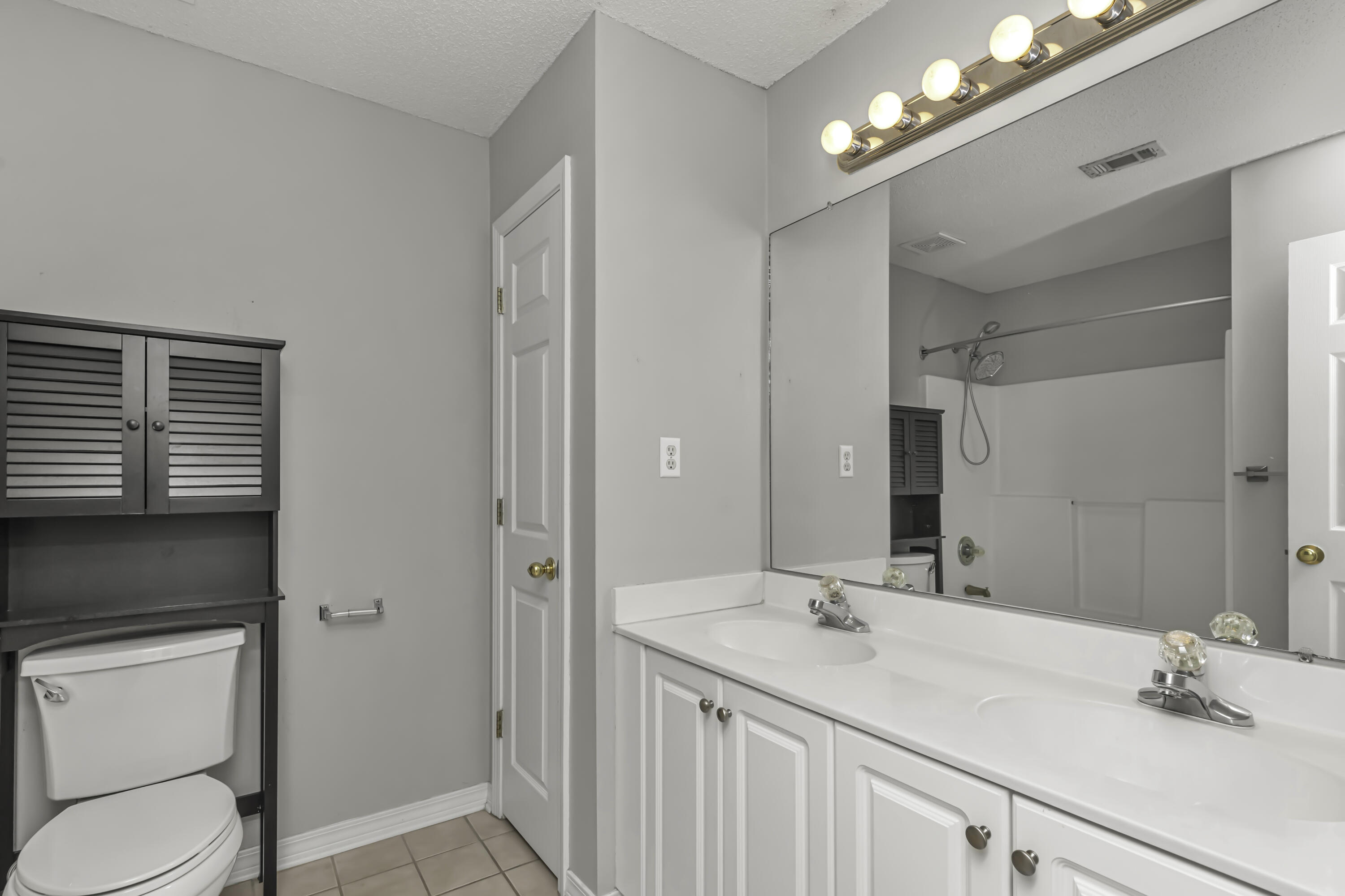 1277 Laura Lane