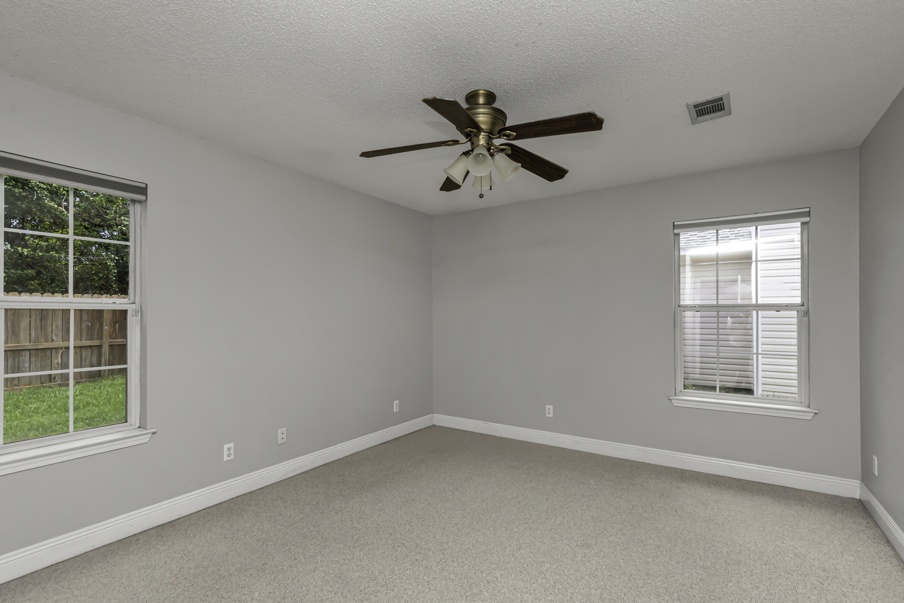 1277 Laura Lane