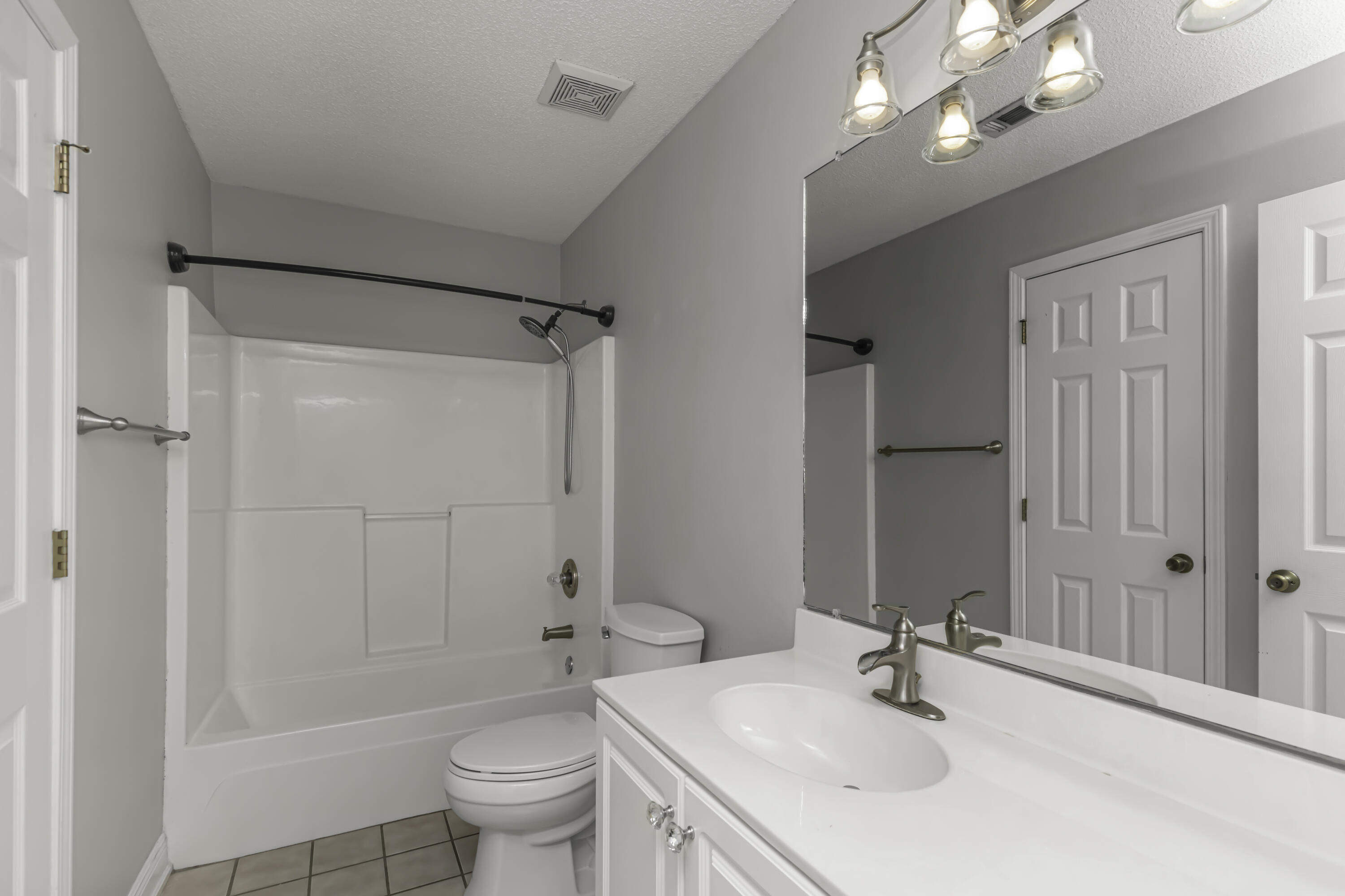 1277 Laura Lane