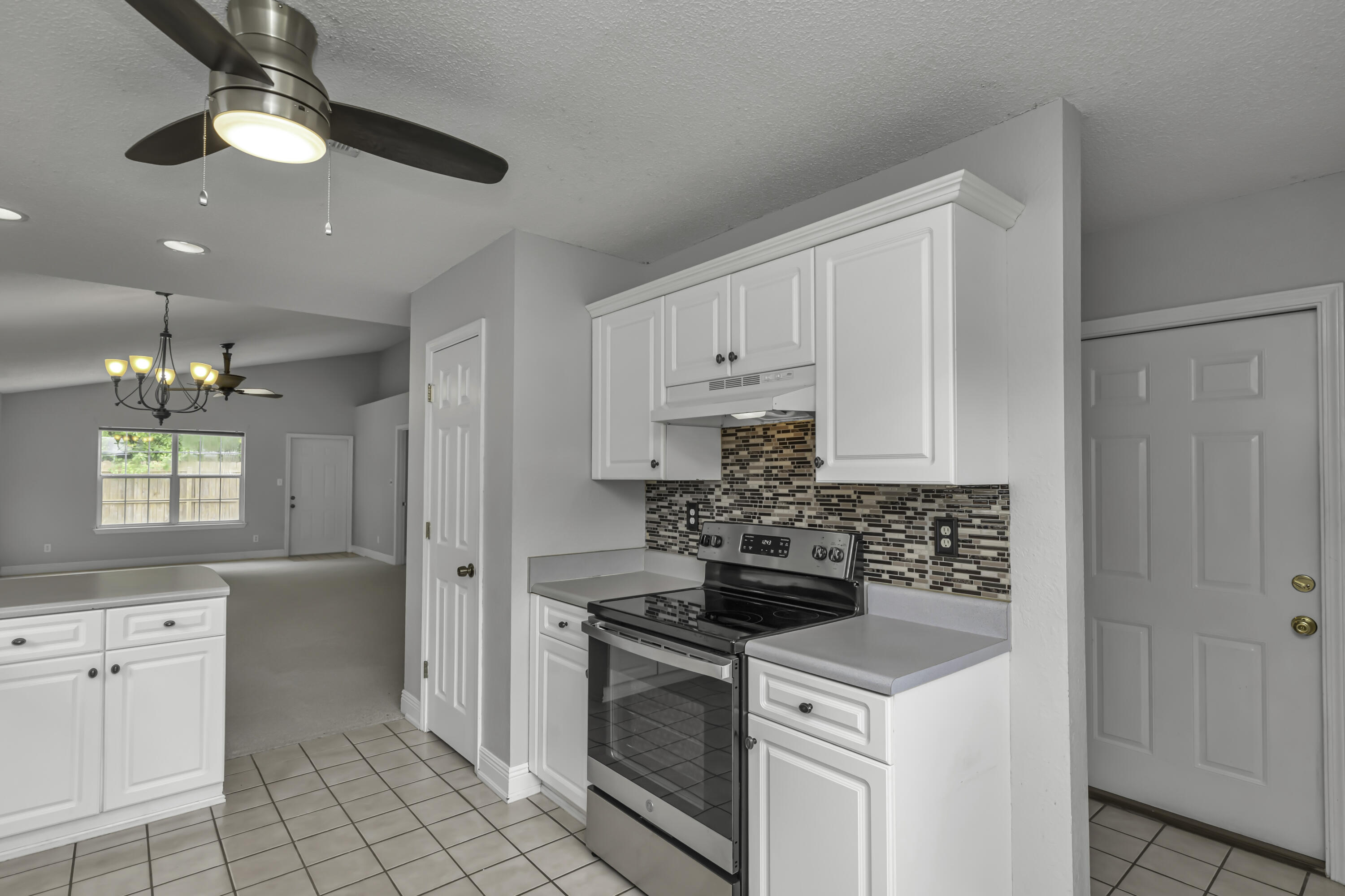 1277 Laura Lane