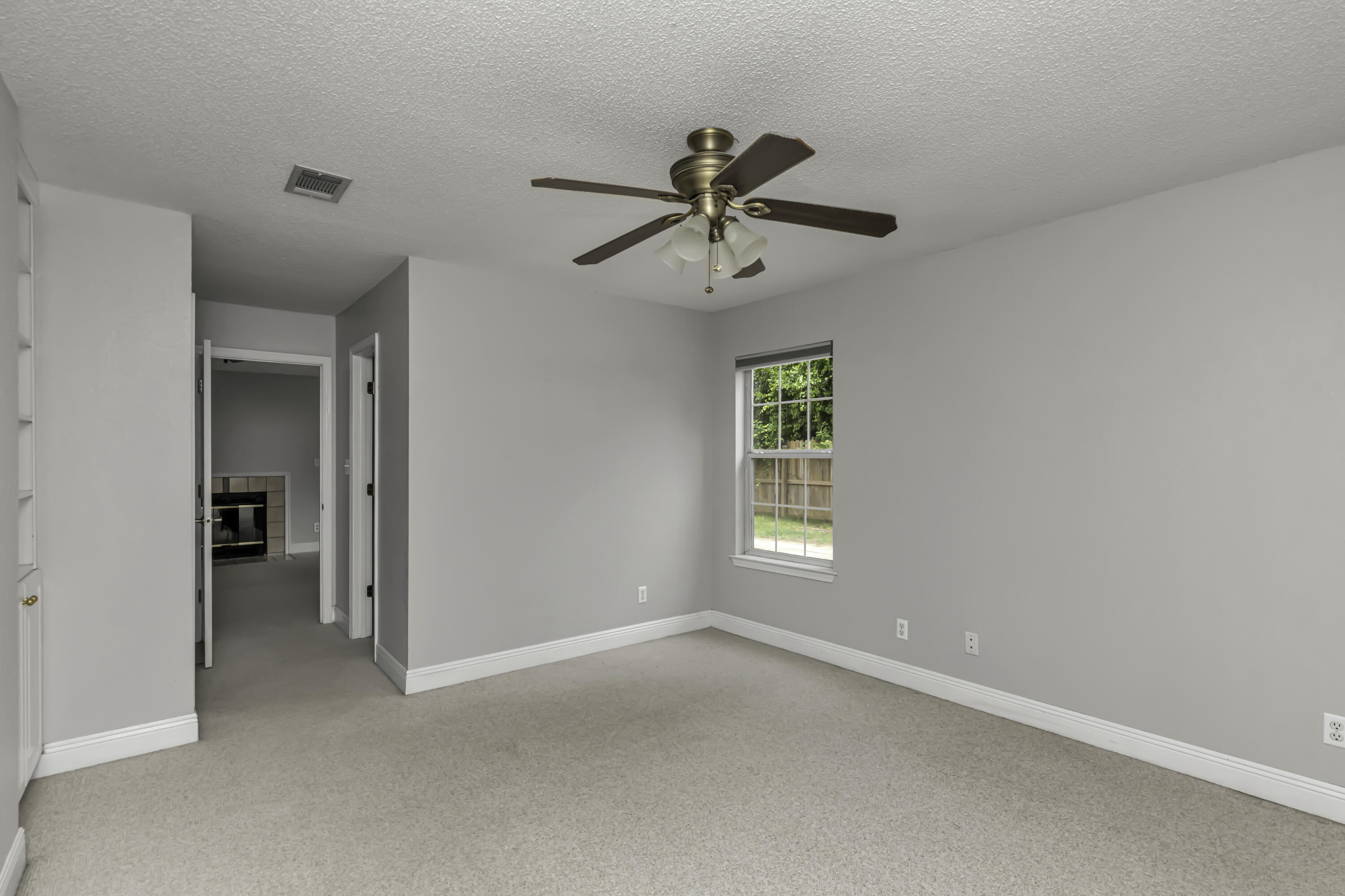 1277 Laura Lane