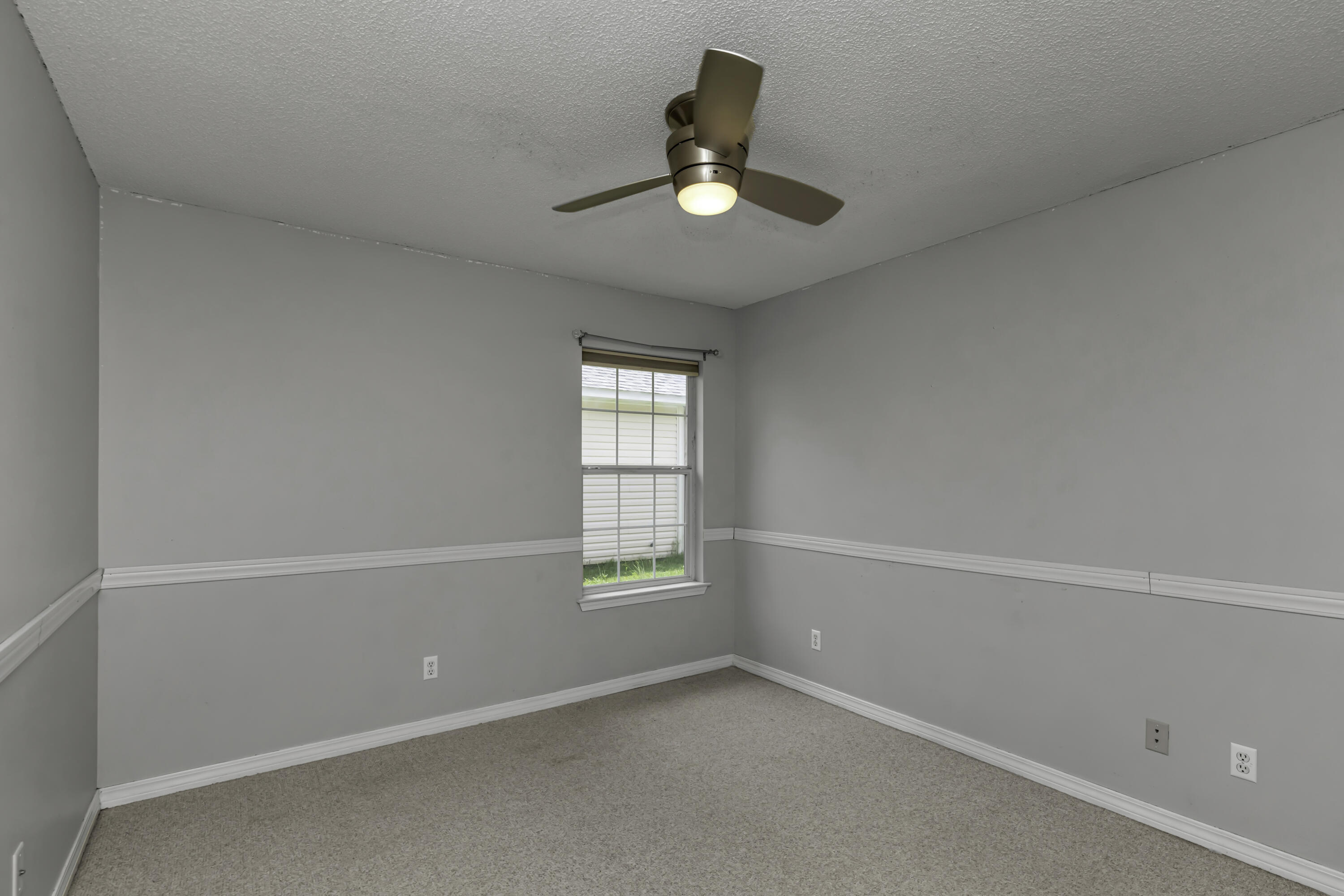1277 Laura Lane