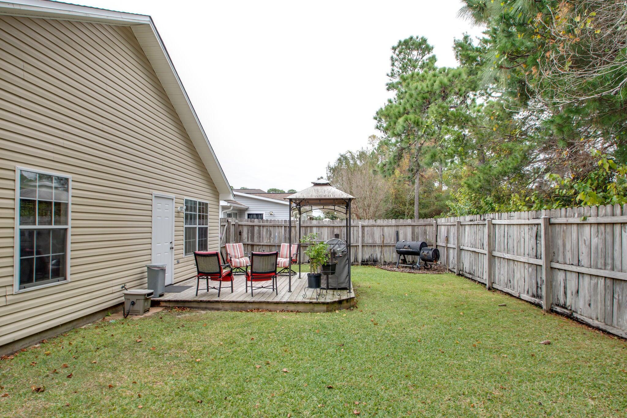 1277 Laura Lane