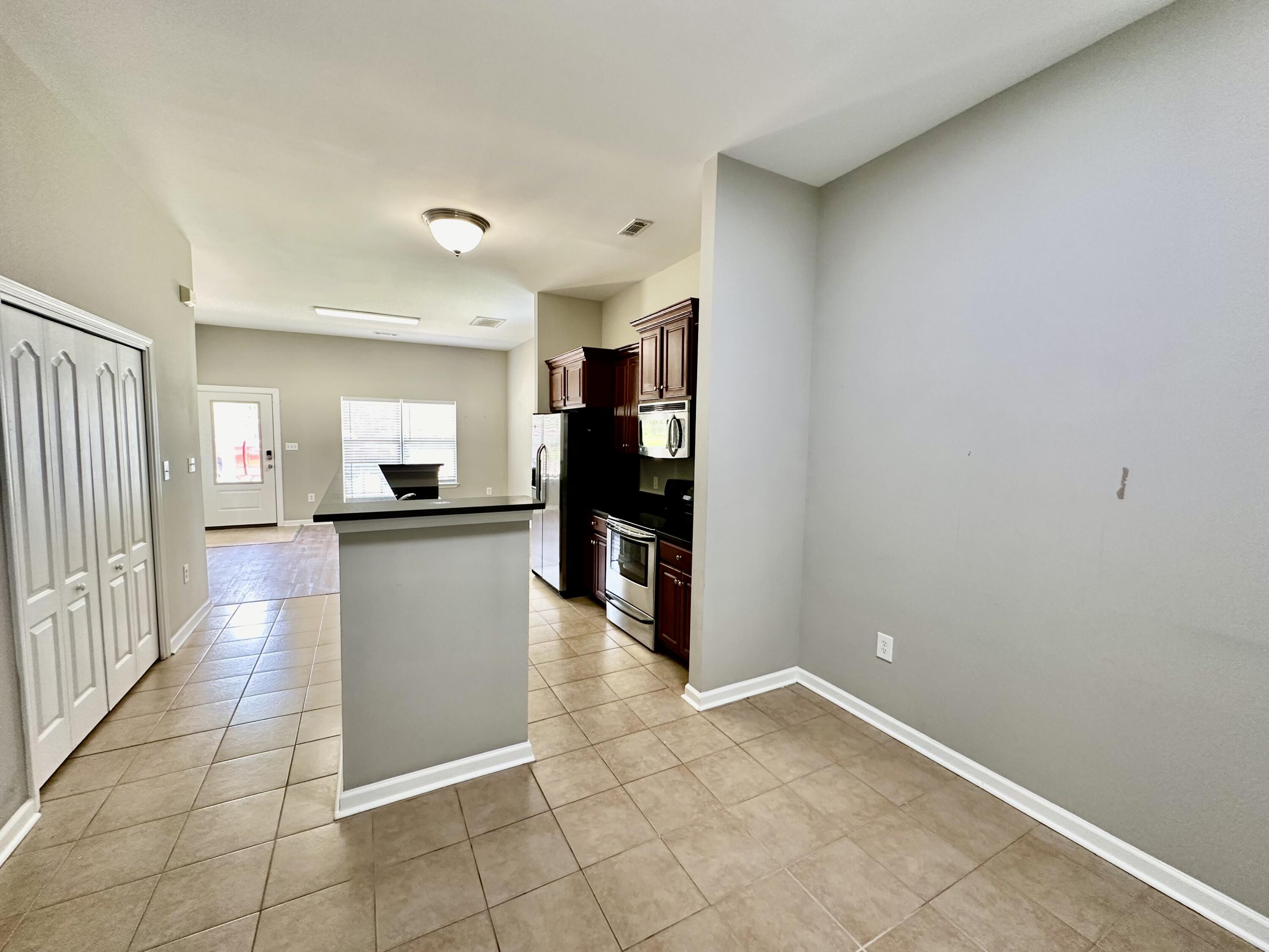 496 Tropical Way