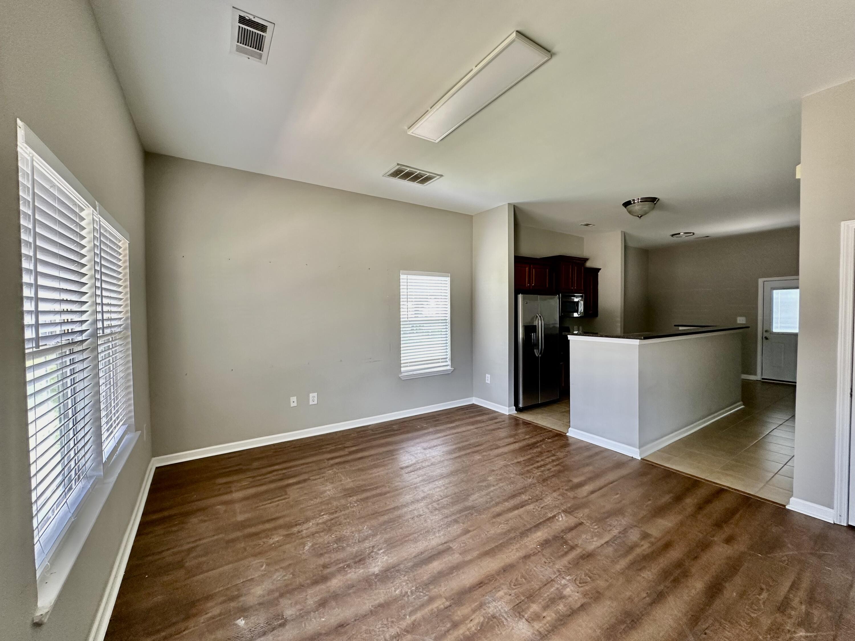 496 Tropical Way