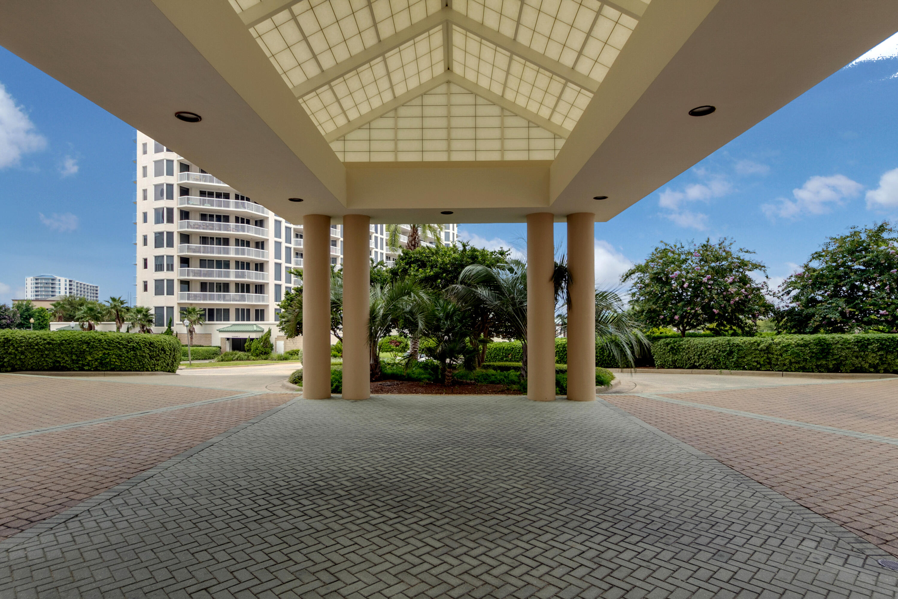 15400 Emerald Coast Parkway, UNIT 305