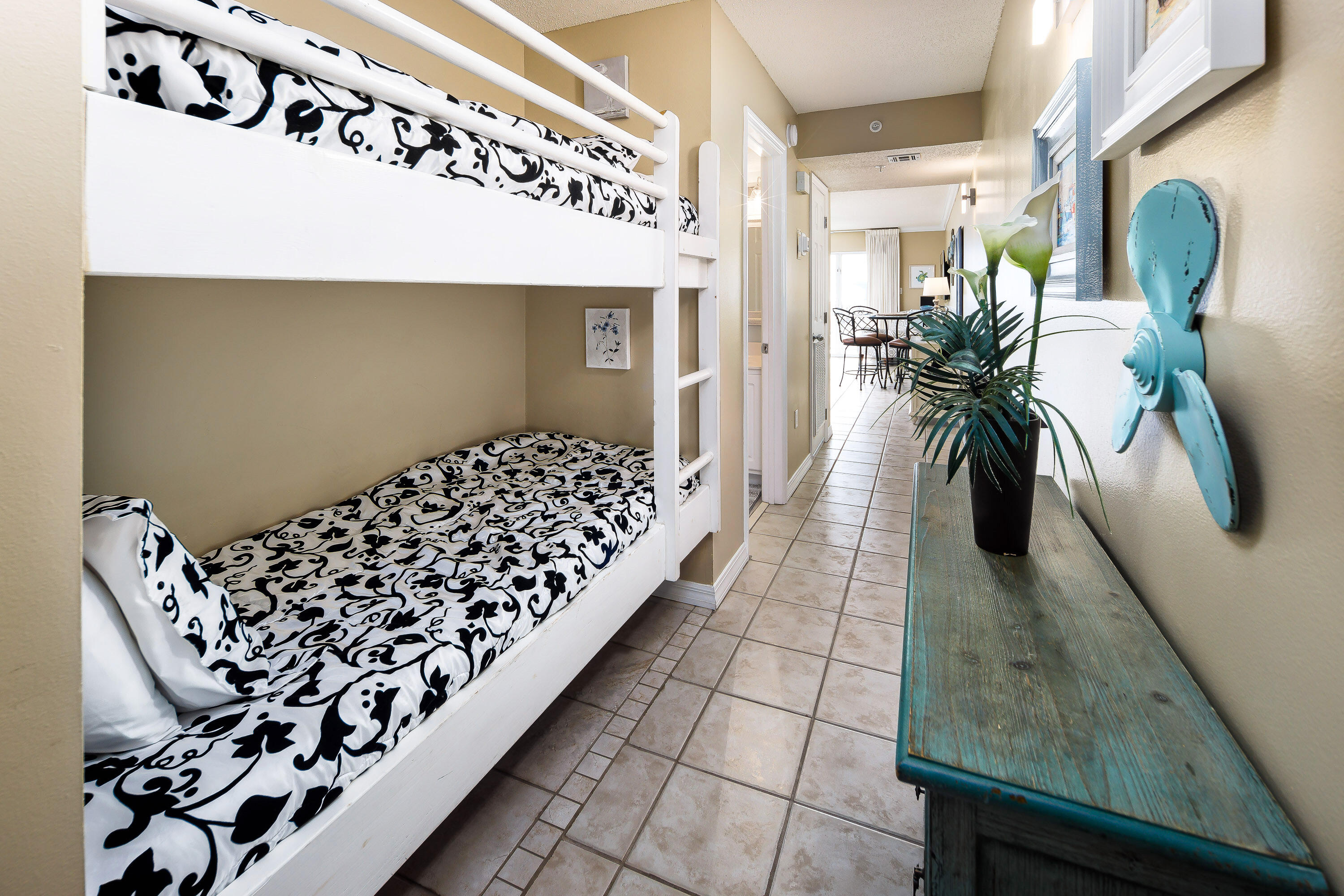 376 Santa Rosa Boulevard, 114