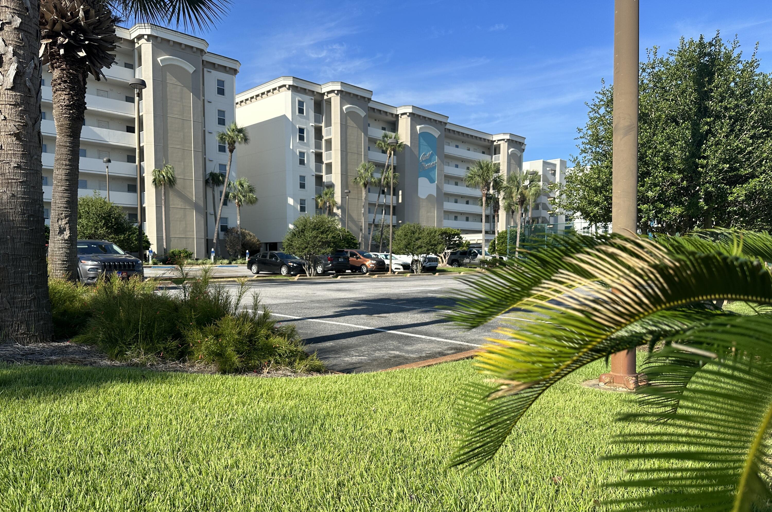 376 Santa Rosa Boulevard, 114