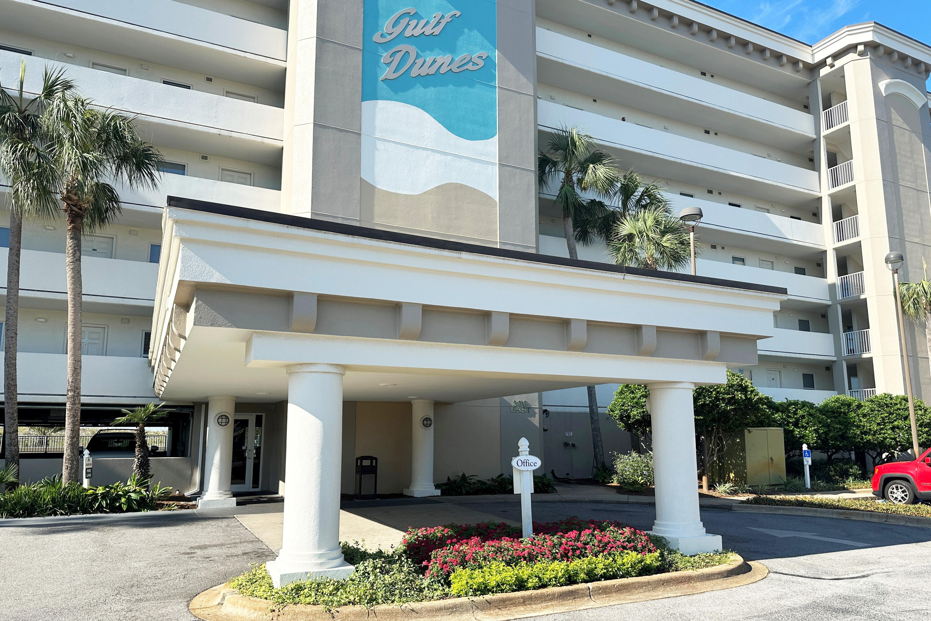 376 Santa Rosa Boulevard, 114