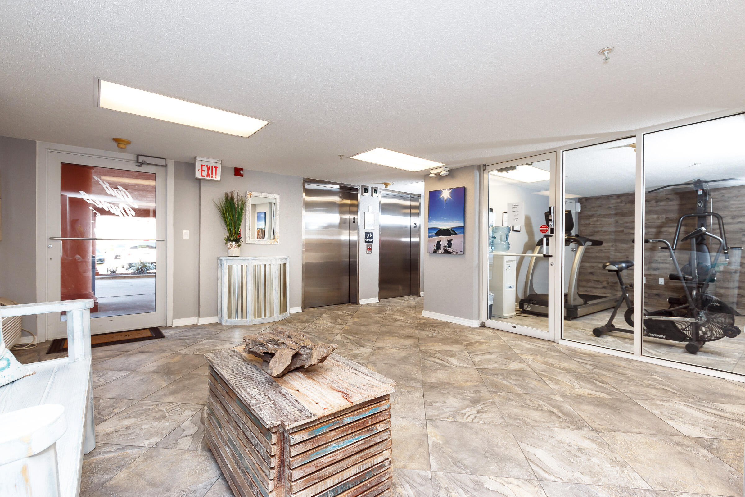376 Santa Rosa Boulevard, 114