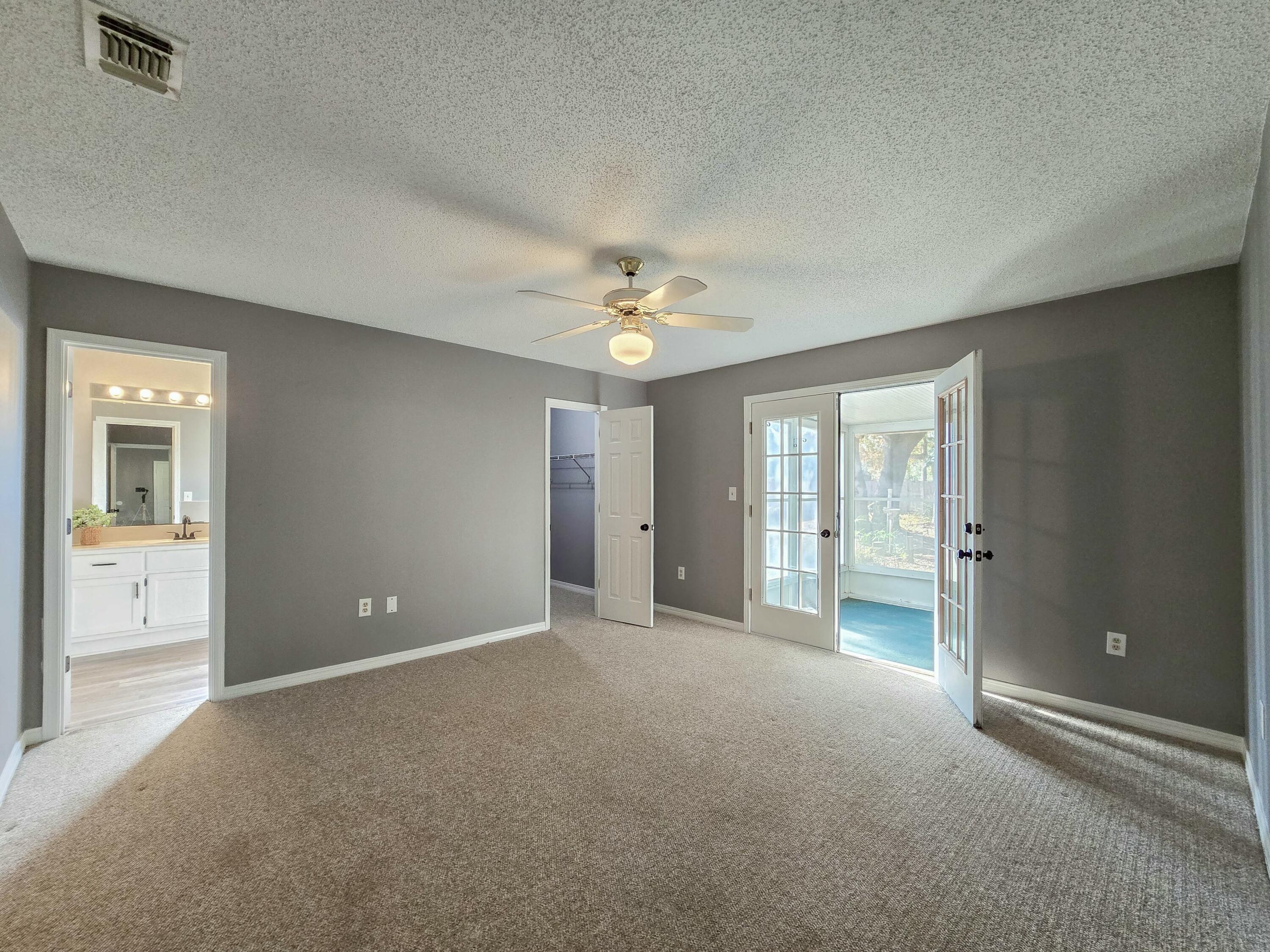 2103 Hawthorne Drive