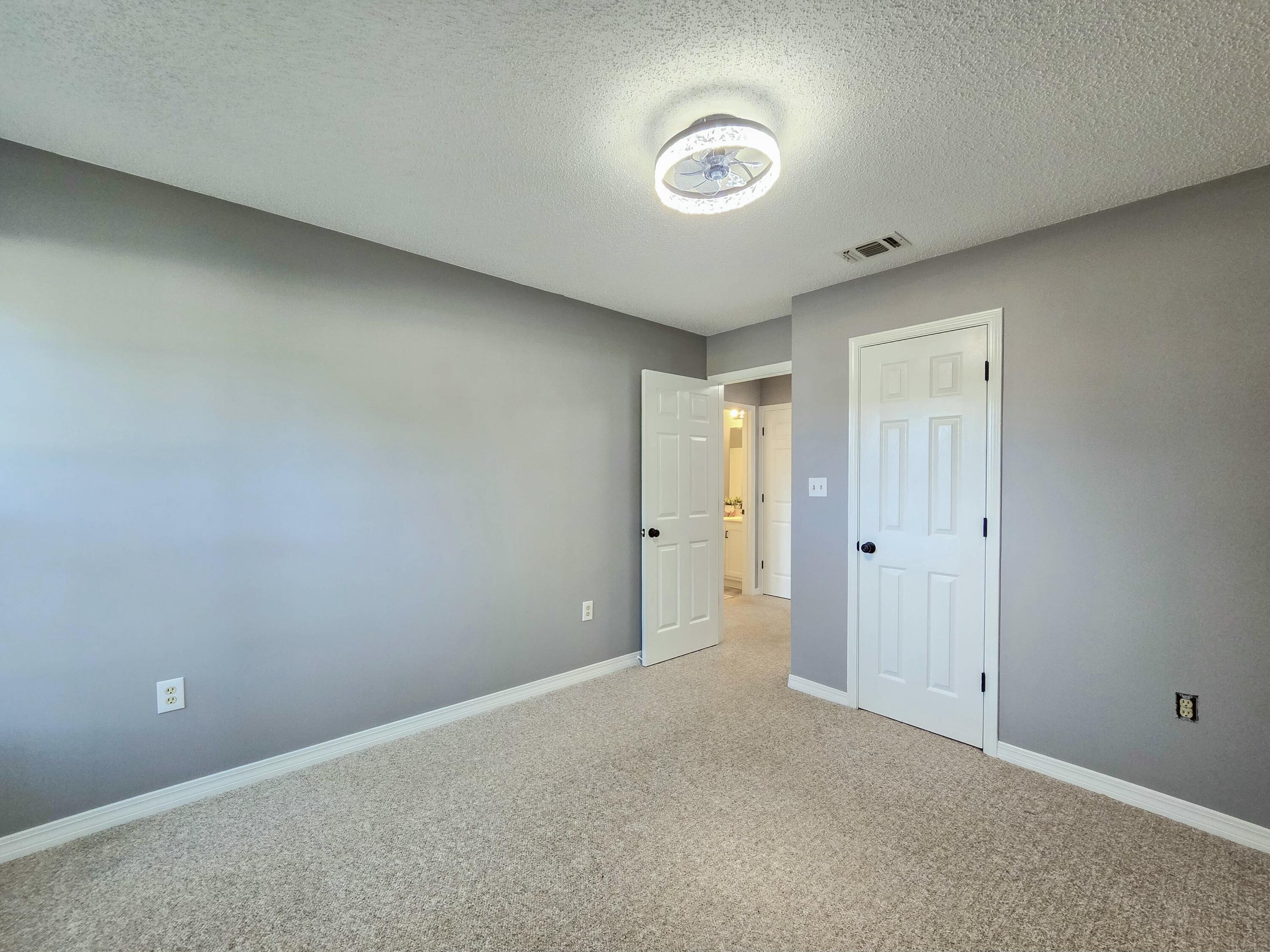 2103 Hawthorne Drive