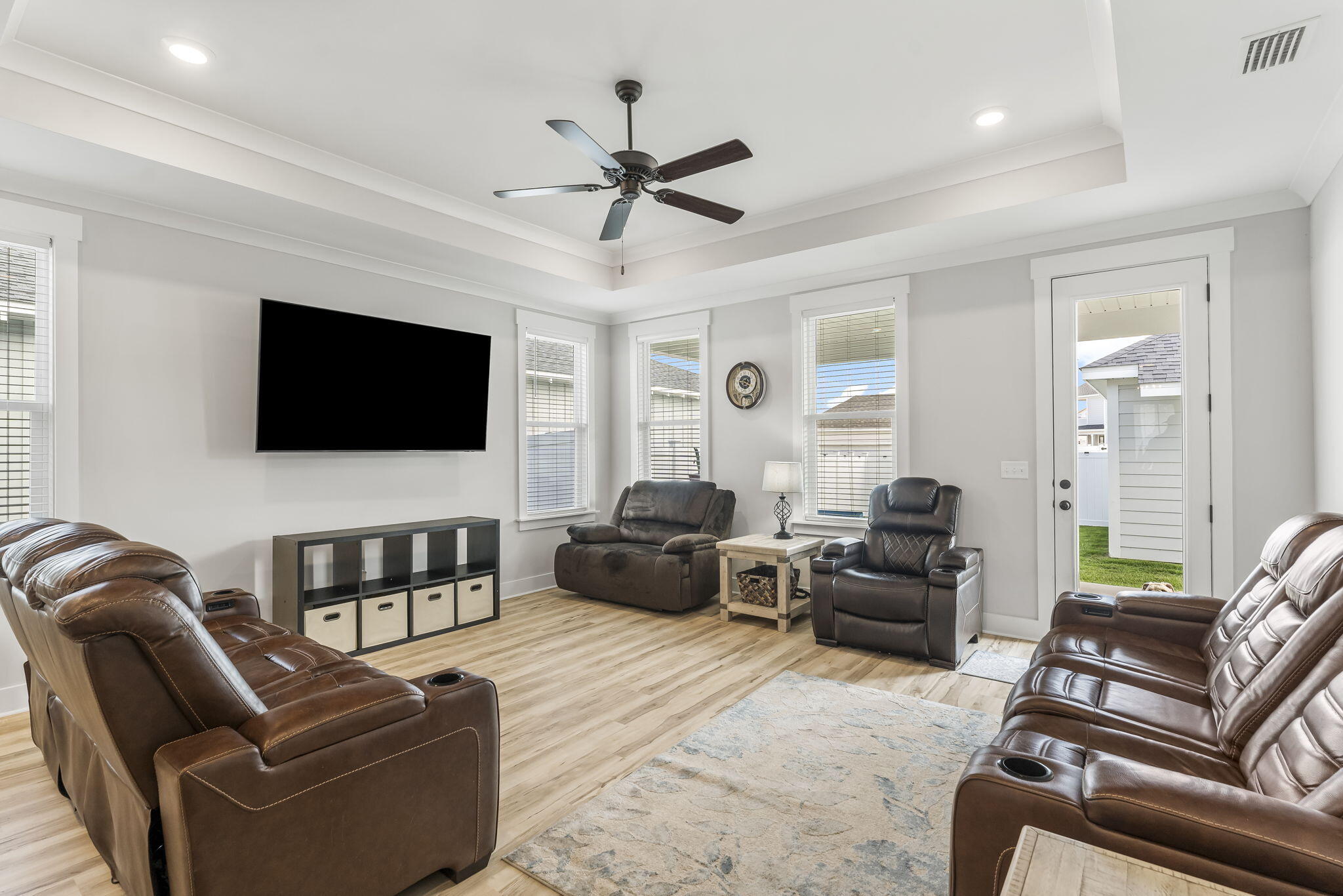 1921 Rushes Avenue