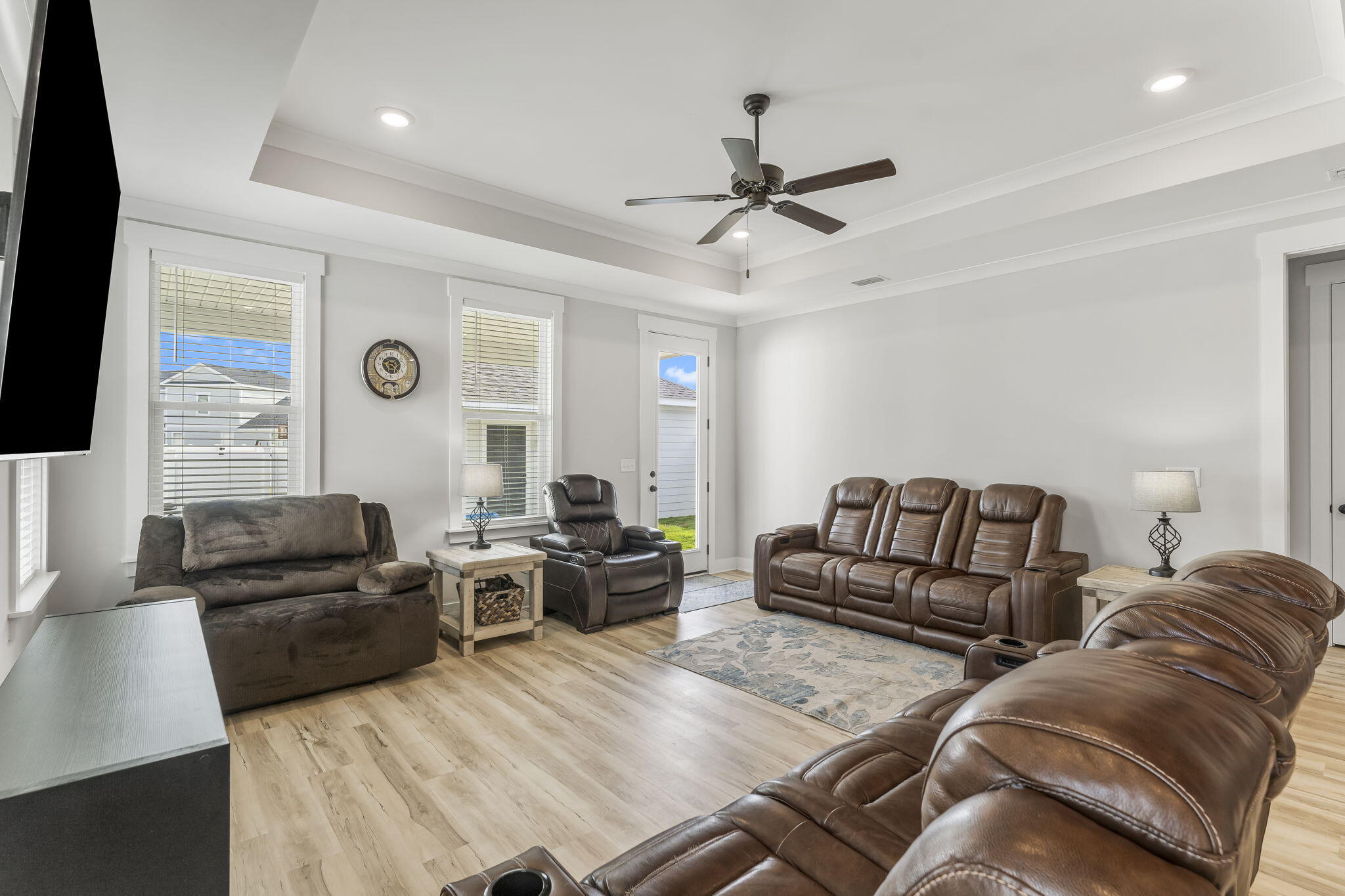 1921 Rushes Avenue