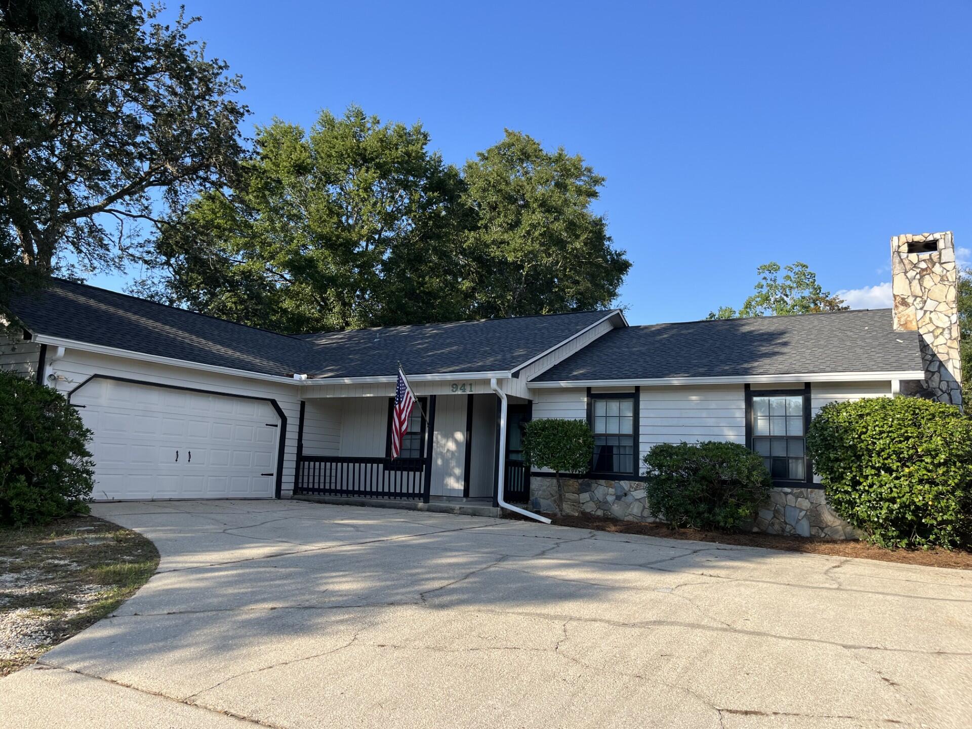 941 Ridgewood Way