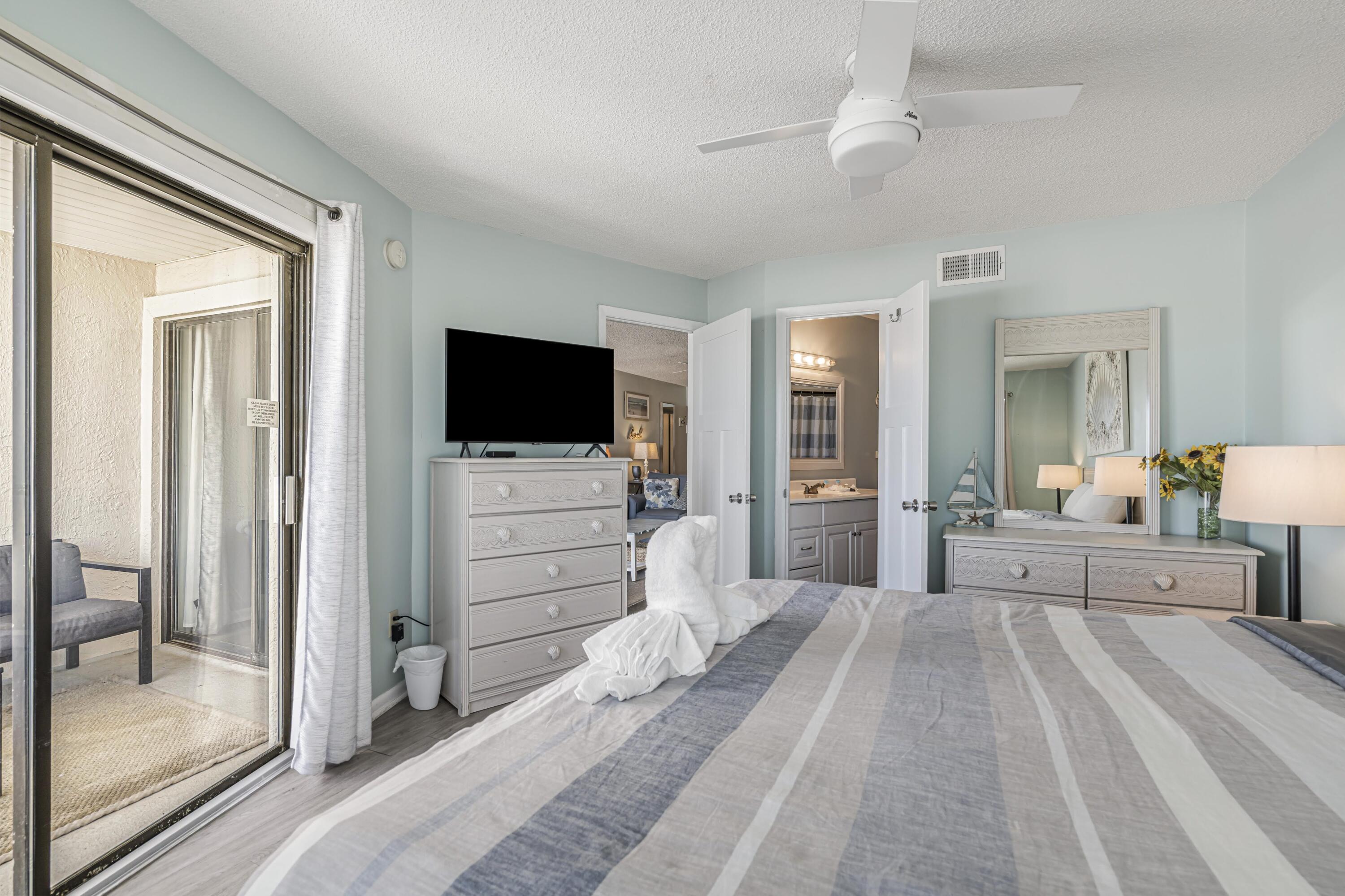 8610 Surf Drive 206