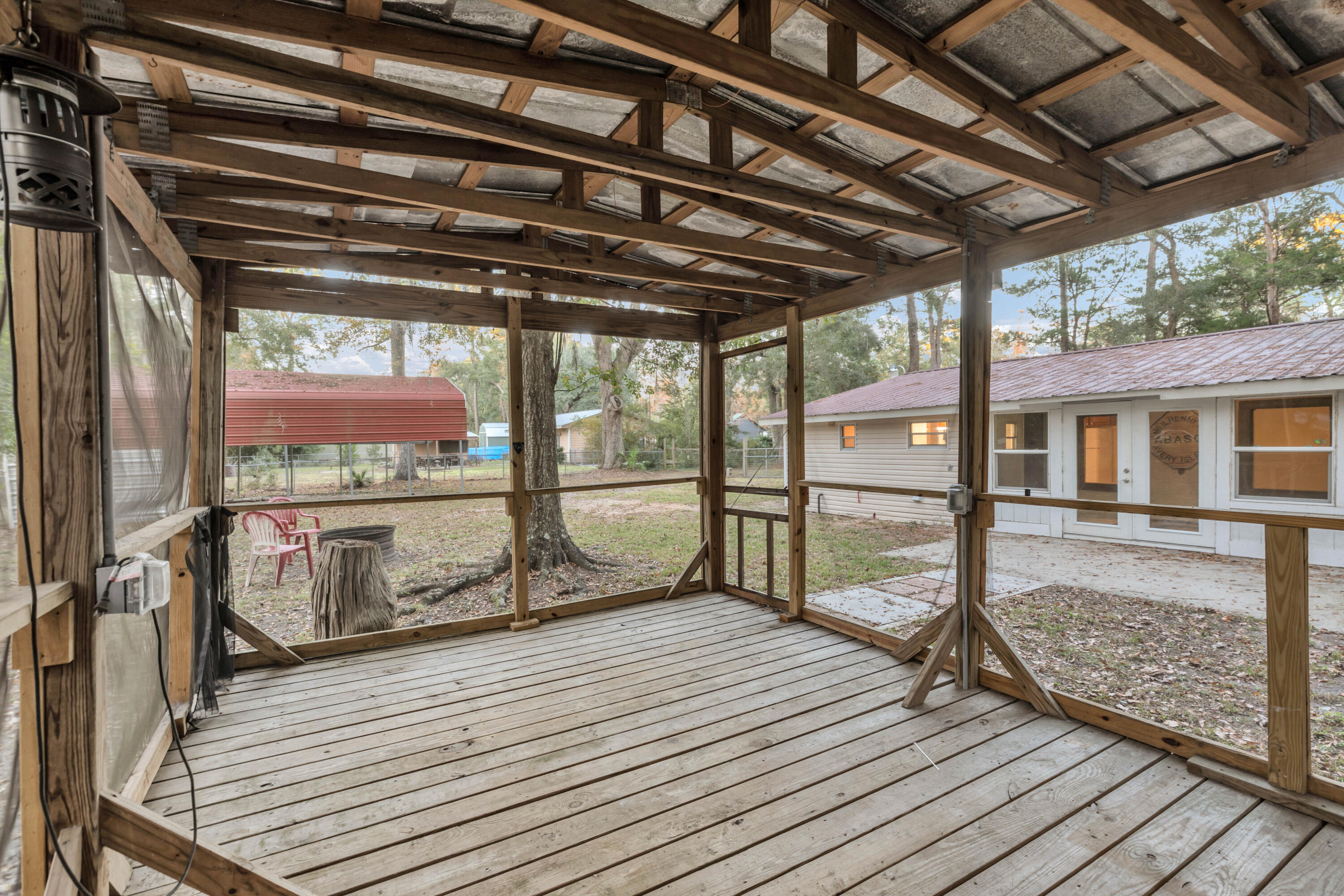 810 Mcdaniels Fishcamp Road