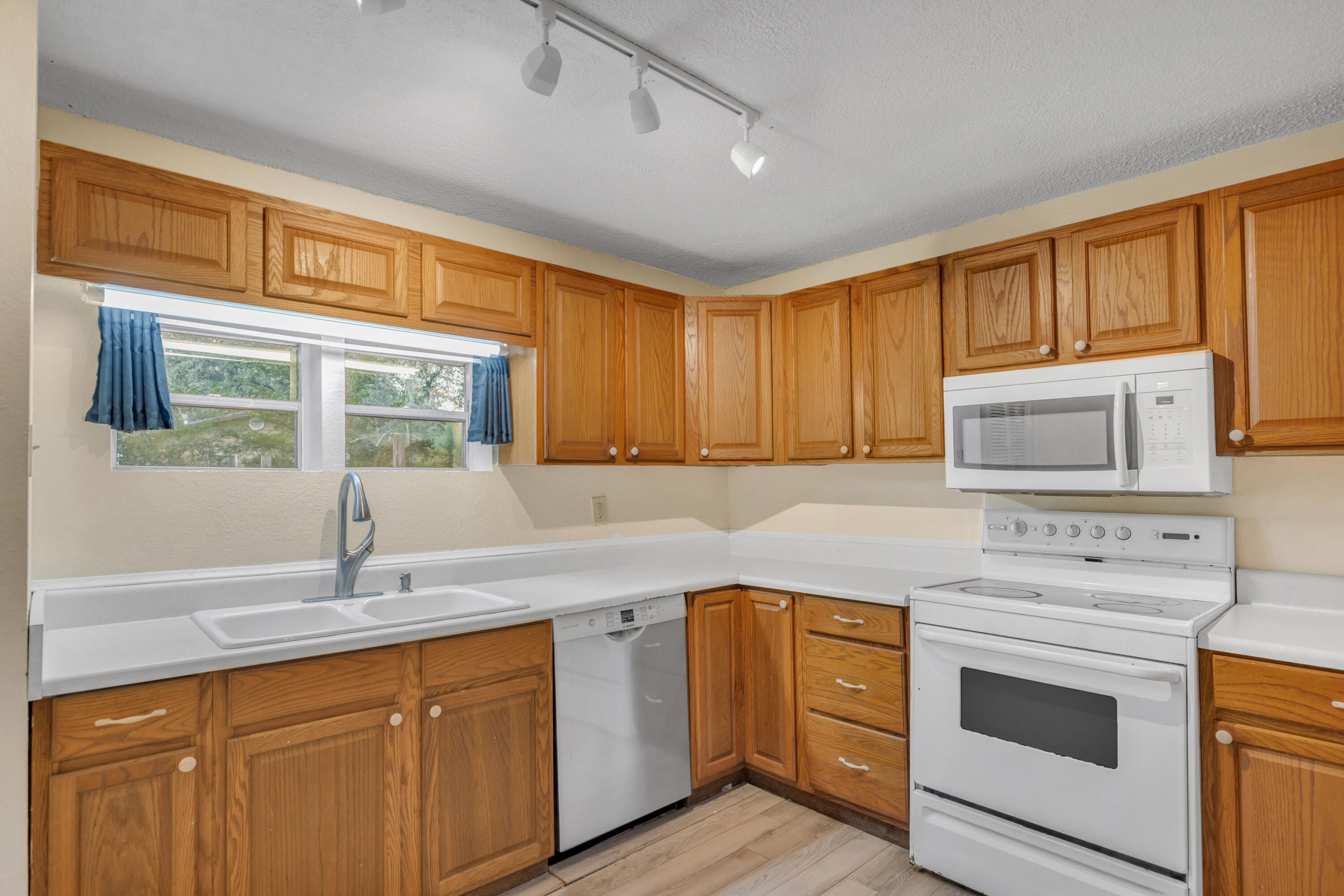 810 Mcdaniels Fishcamp Road