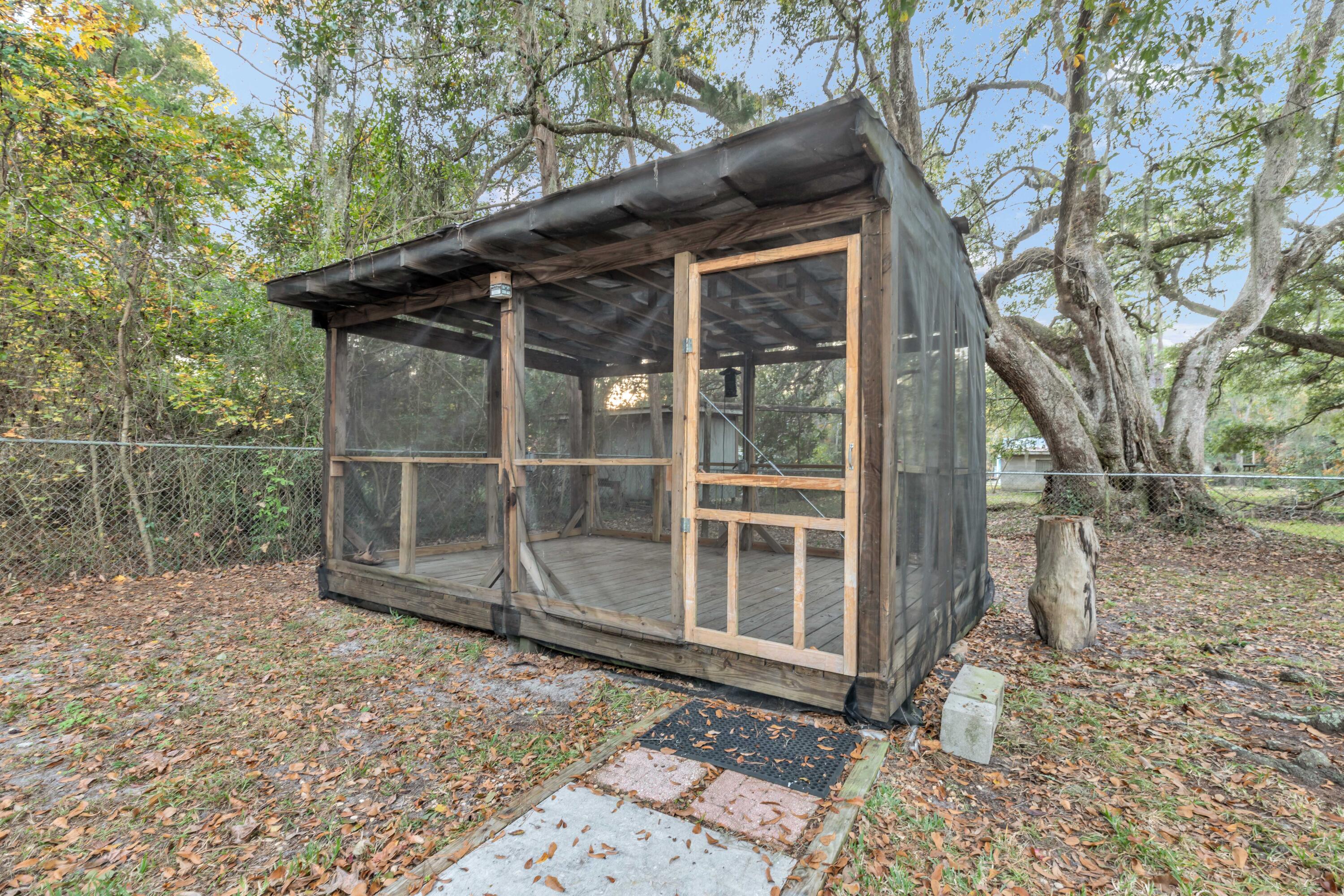 810 Mcdaniels Fishcamp Road