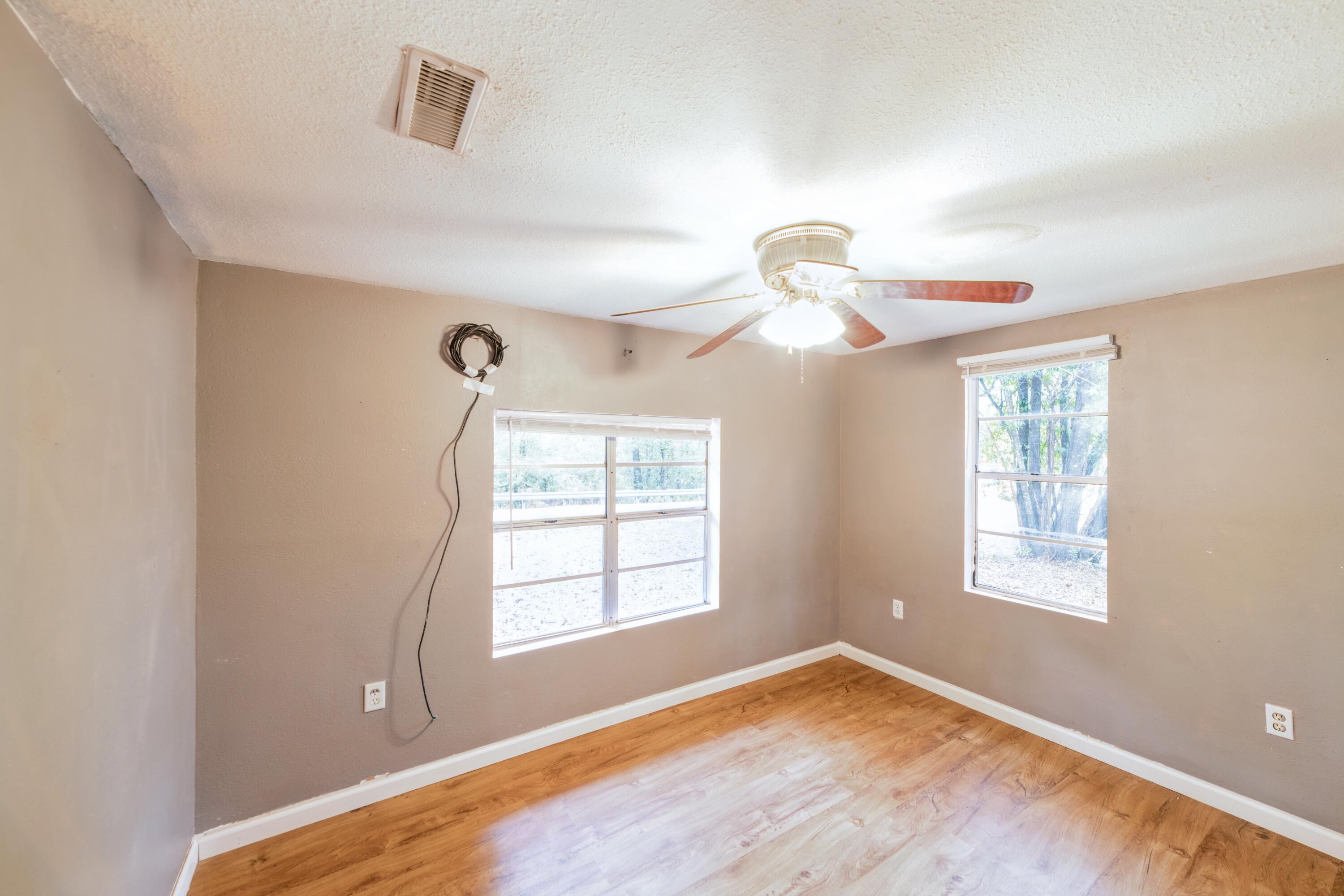 170 E Burdick Avenue, DeFuniak Springs