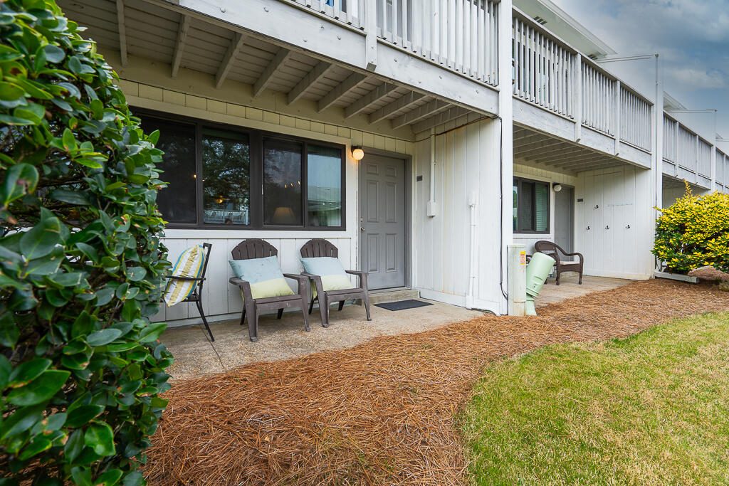 3605 E County Highway 30A, 106