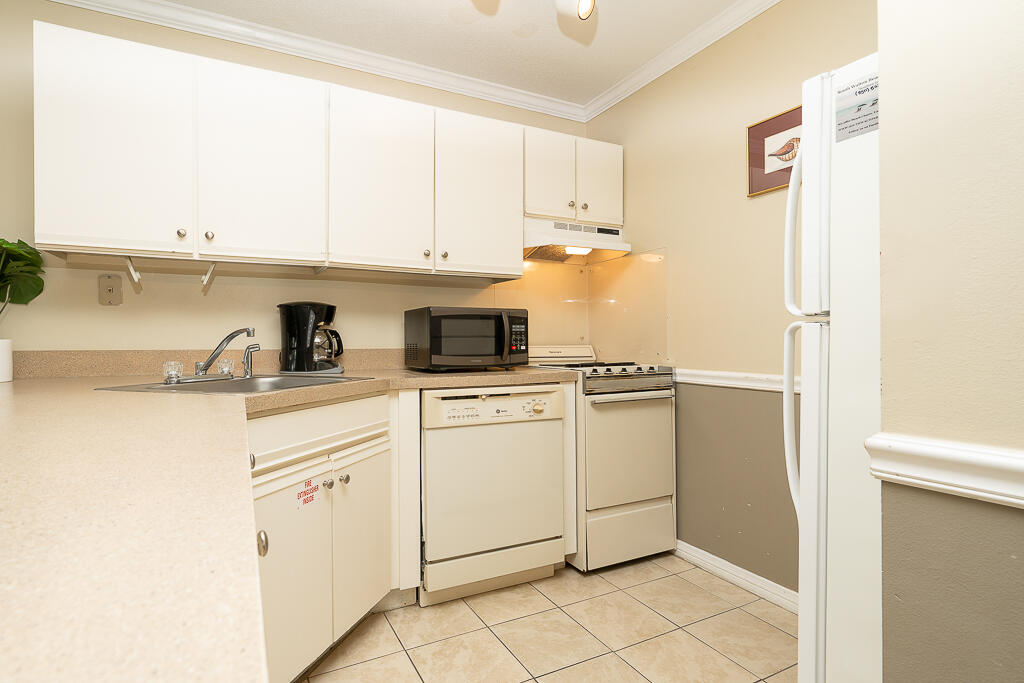 3605 E County Highway 30A, 106
