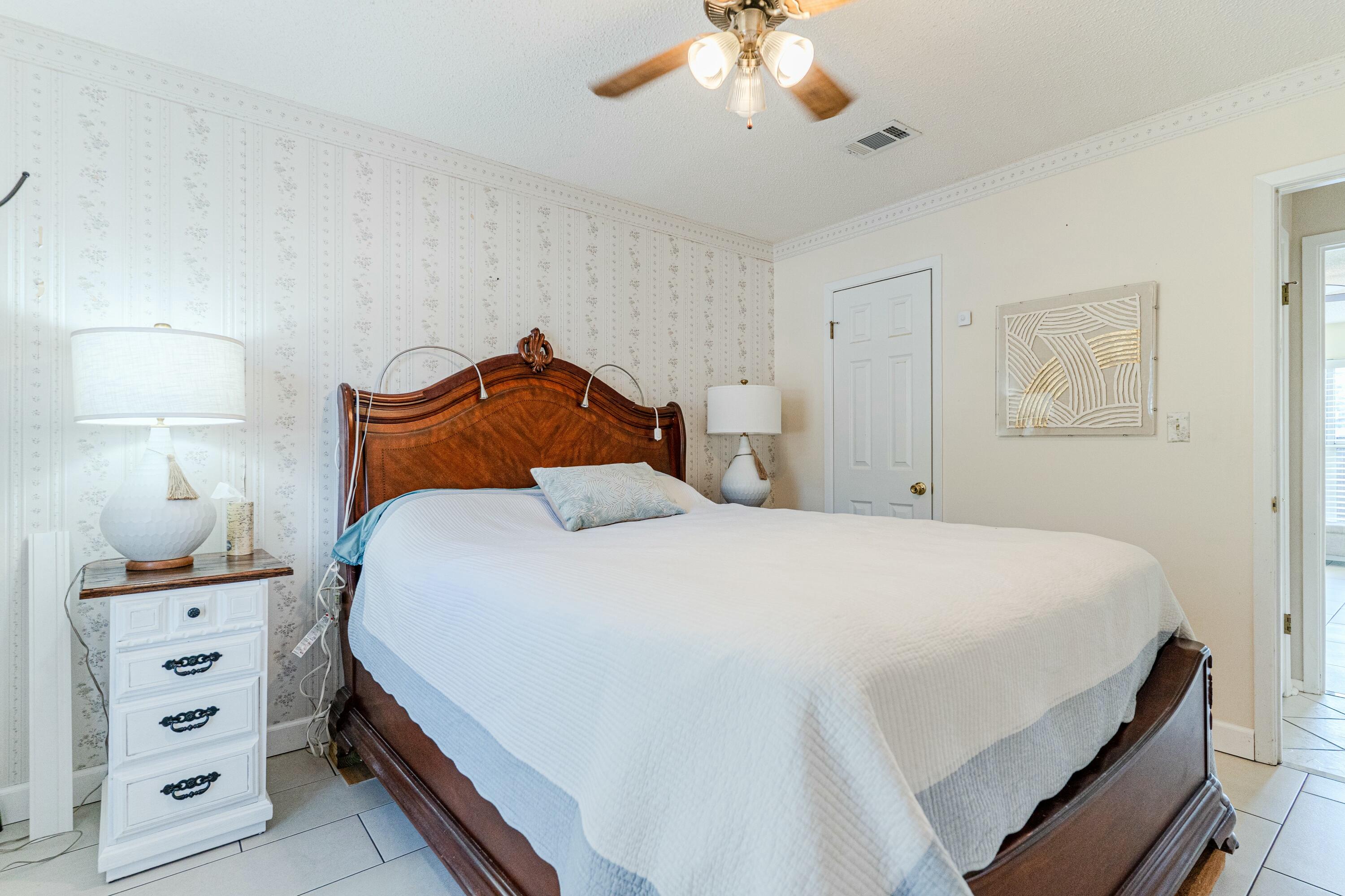 801 Sparkleberry Cove