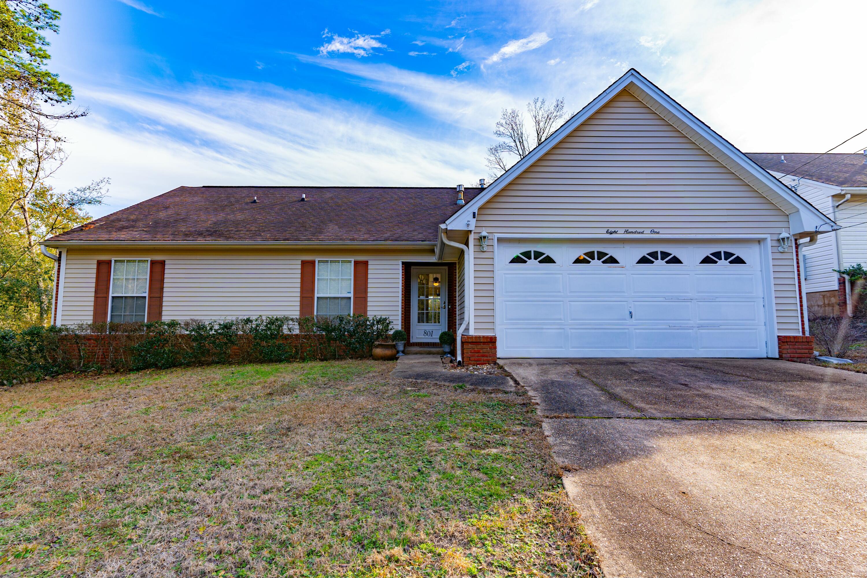 801 Sparkleberry Cove