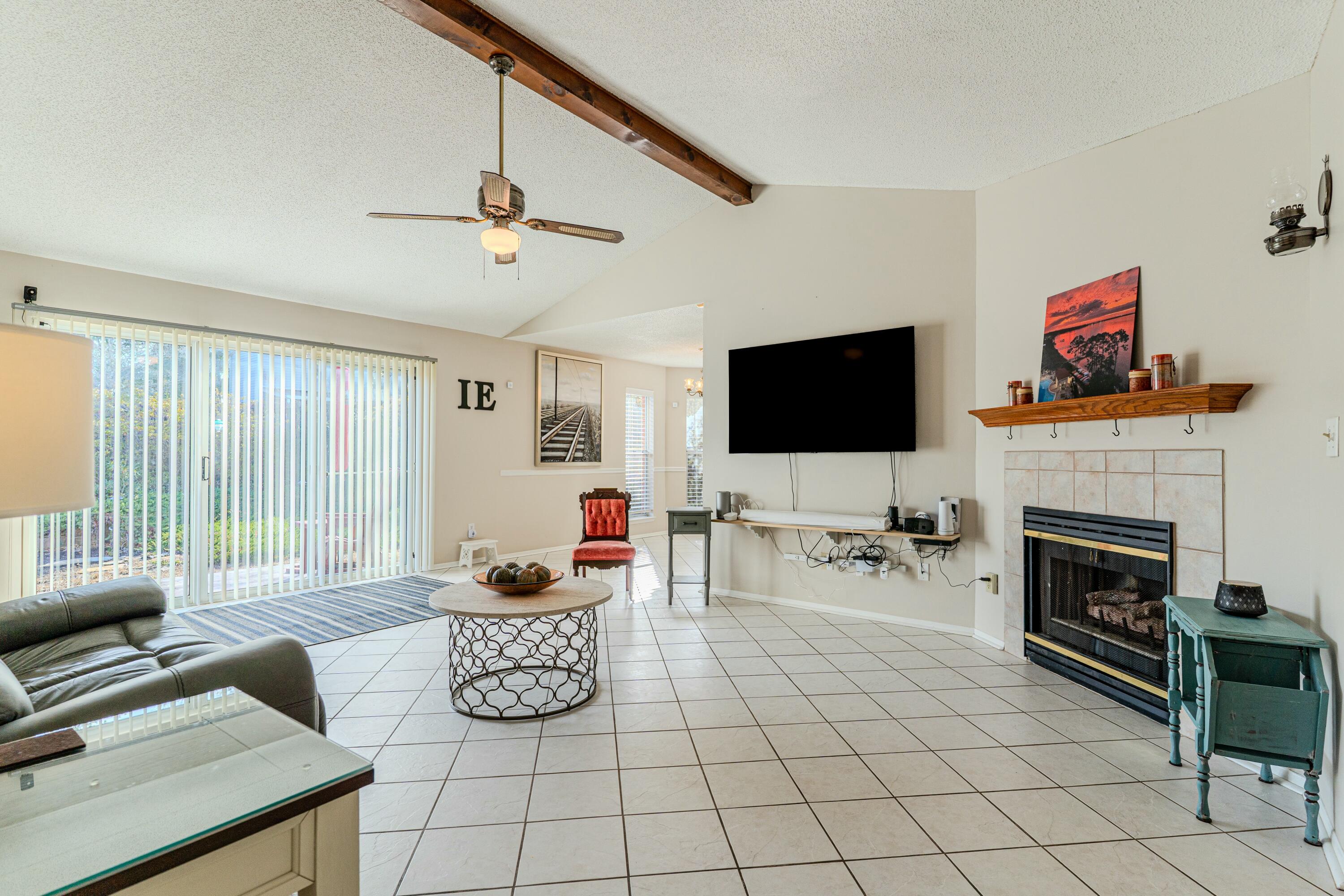 801 Sparkleberry Cove
