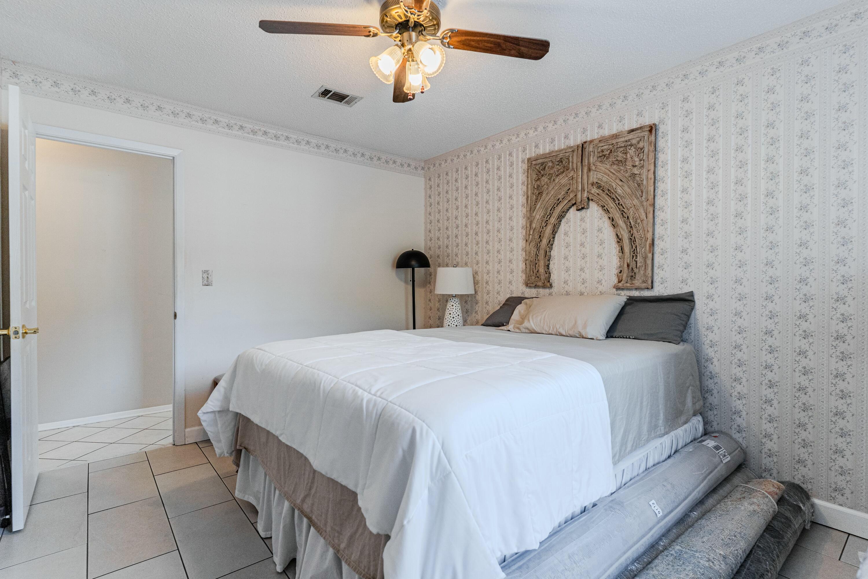801 Sparkleberry Cove