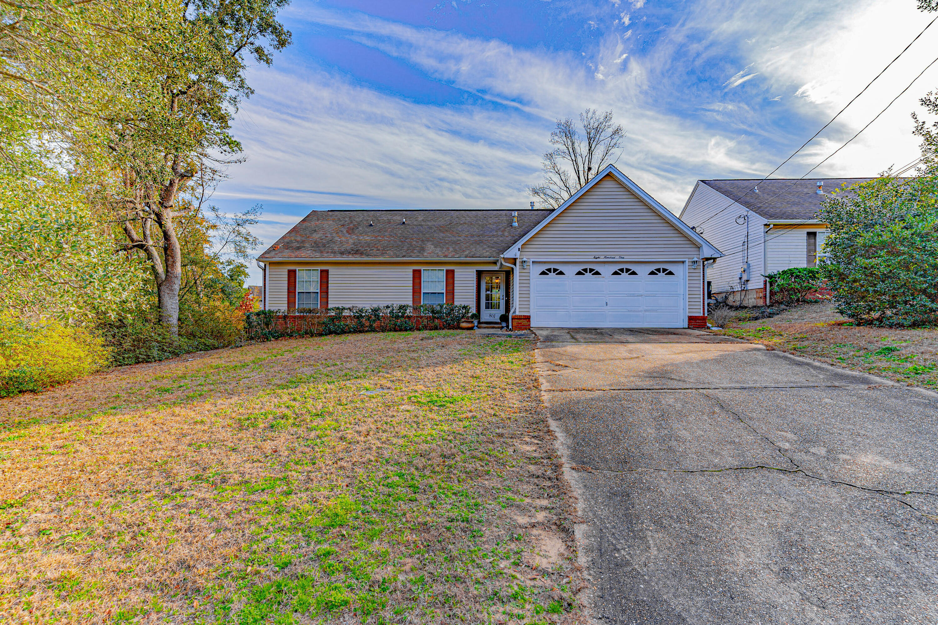 801 Sparkleberry Cove