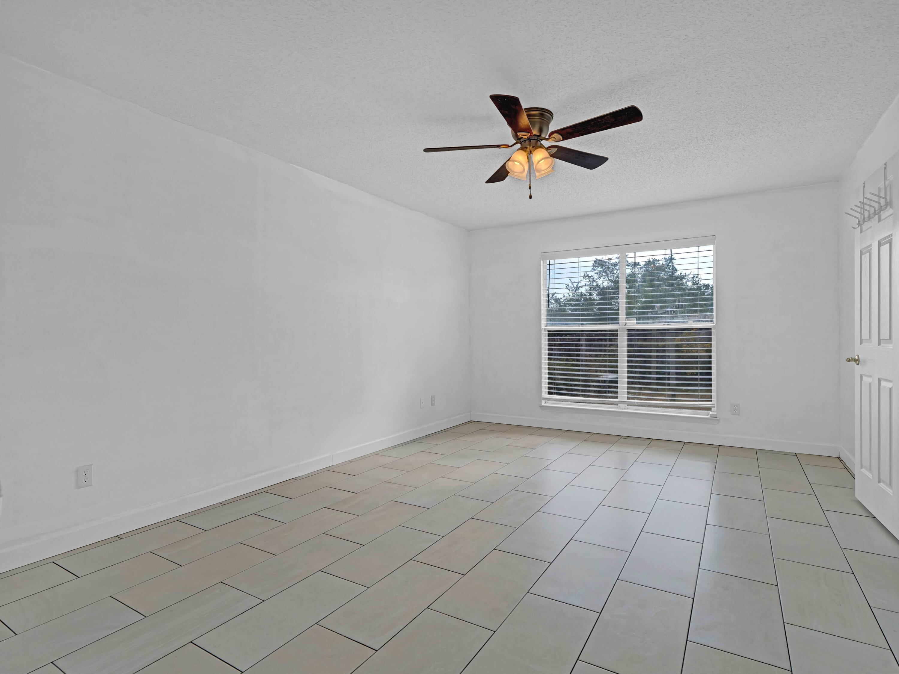 801 Sparkleberry Cove