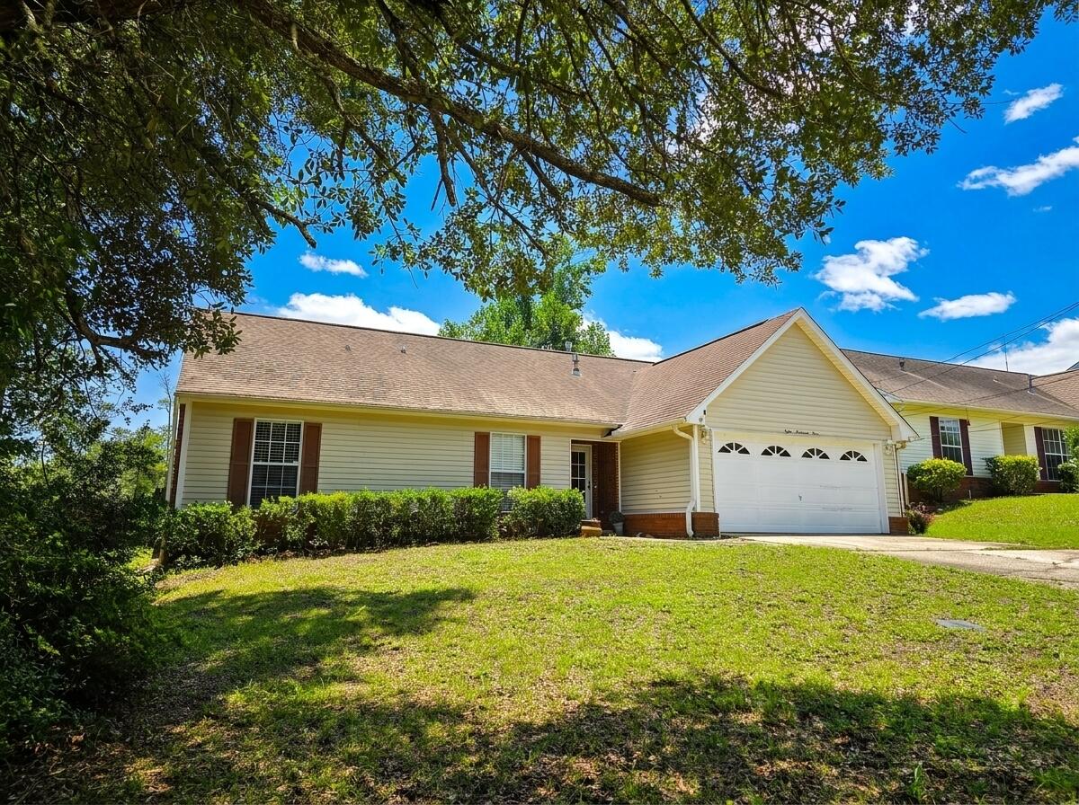 801 Sparkleberry Cove