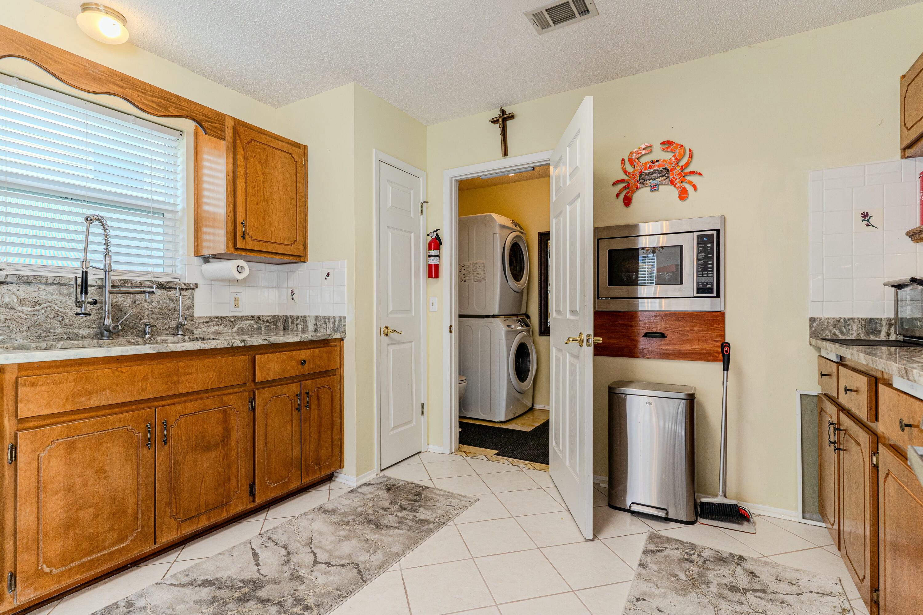 801 Sparkleberry Cove