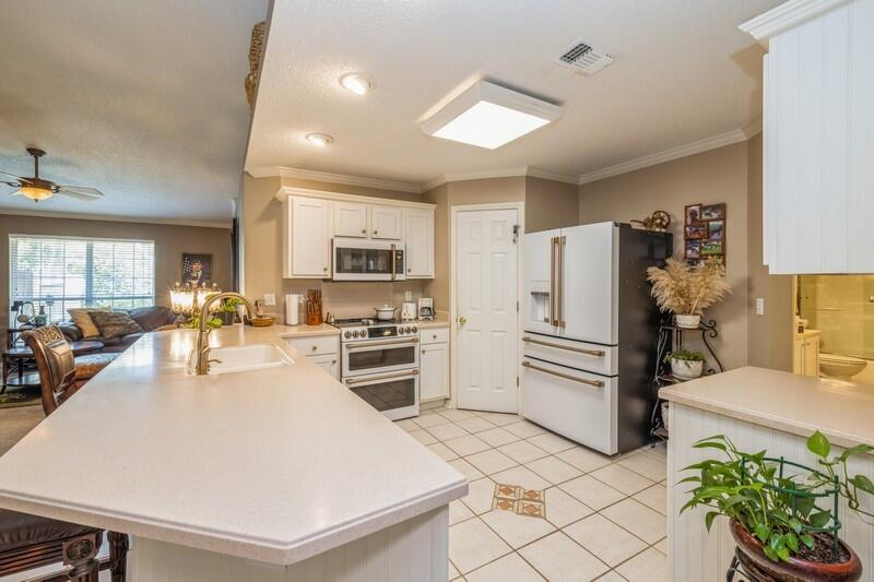 4663 Sunsail Circle