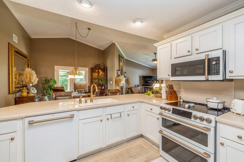 4663 Sunsail Circle