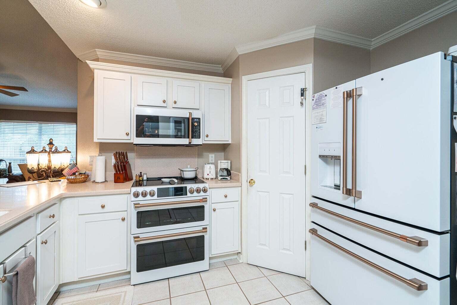 4663 Sunsail Circle