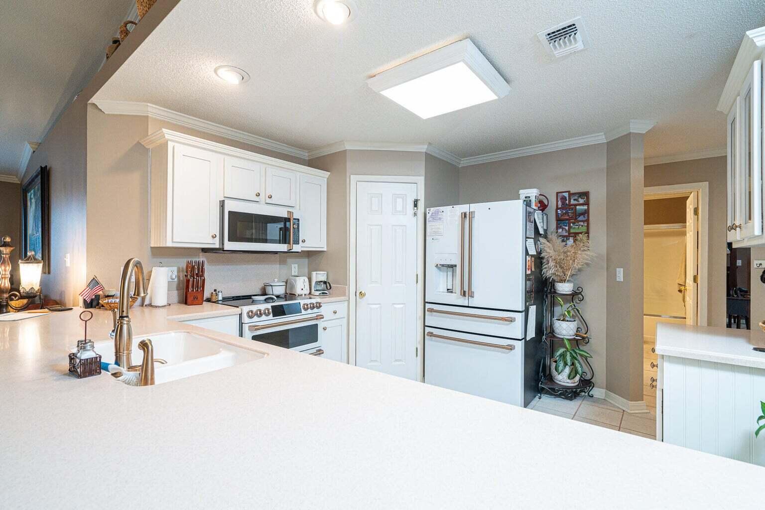 4663 Sunsail Circle