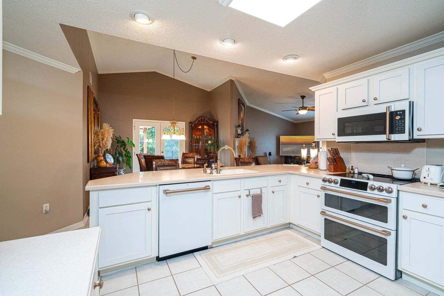 4663 Sunsail Circle
