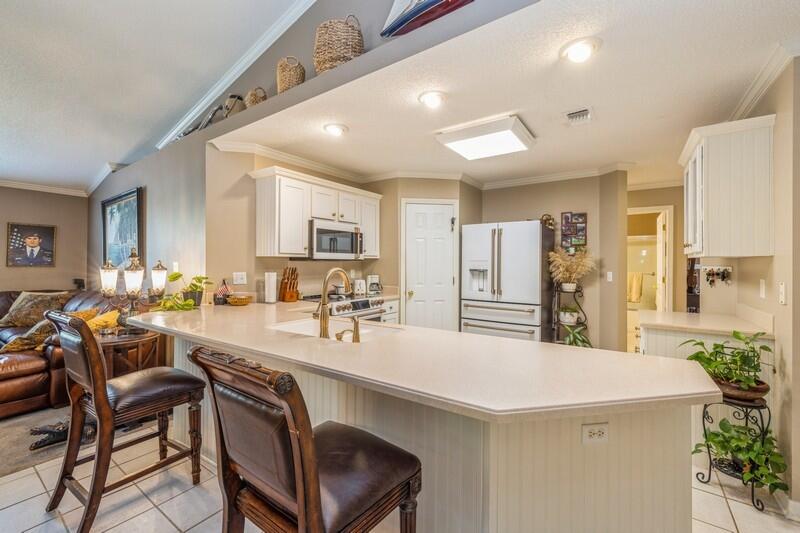 4663 Sunsail Circle