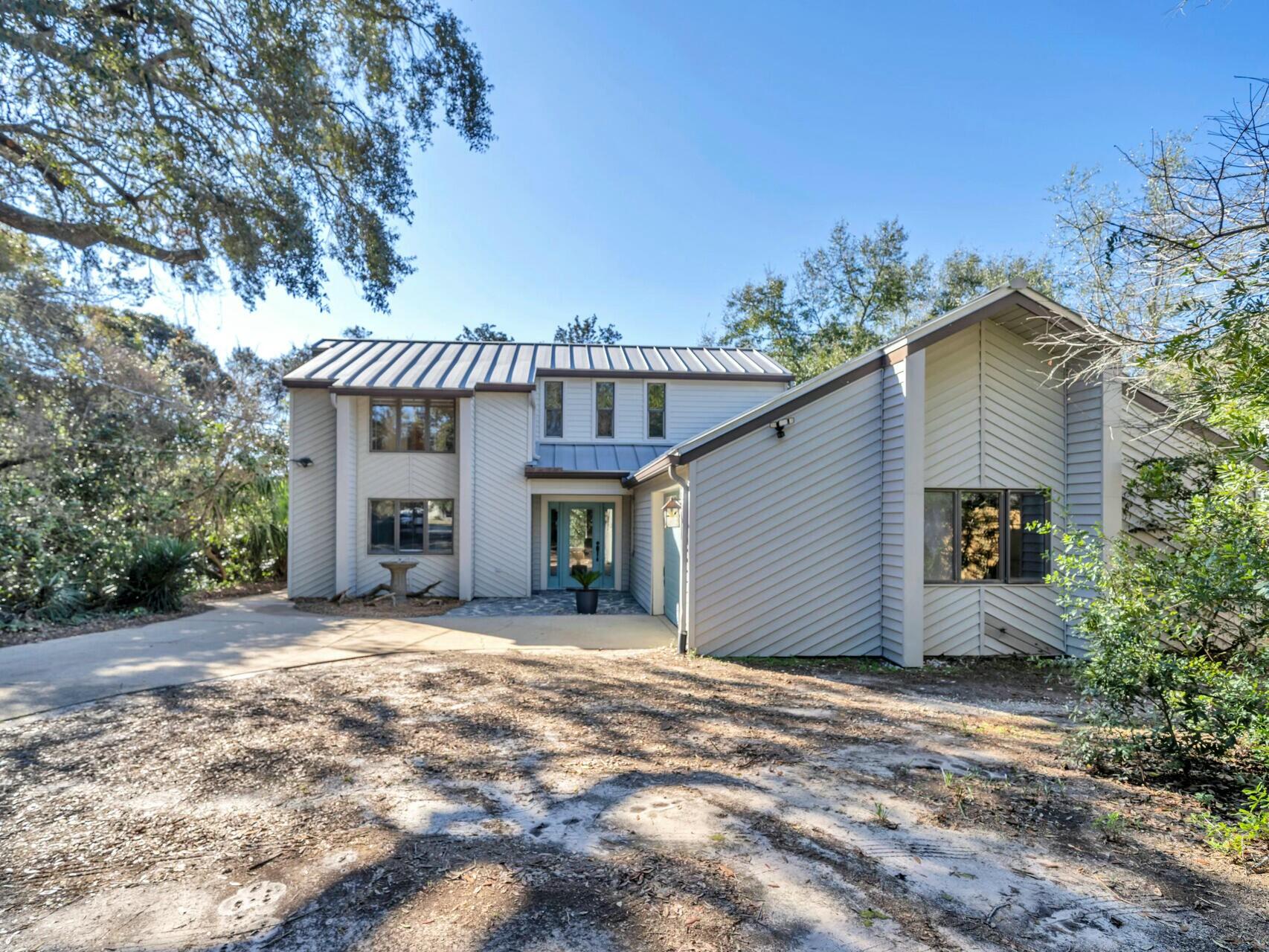 808 Dawn Lane