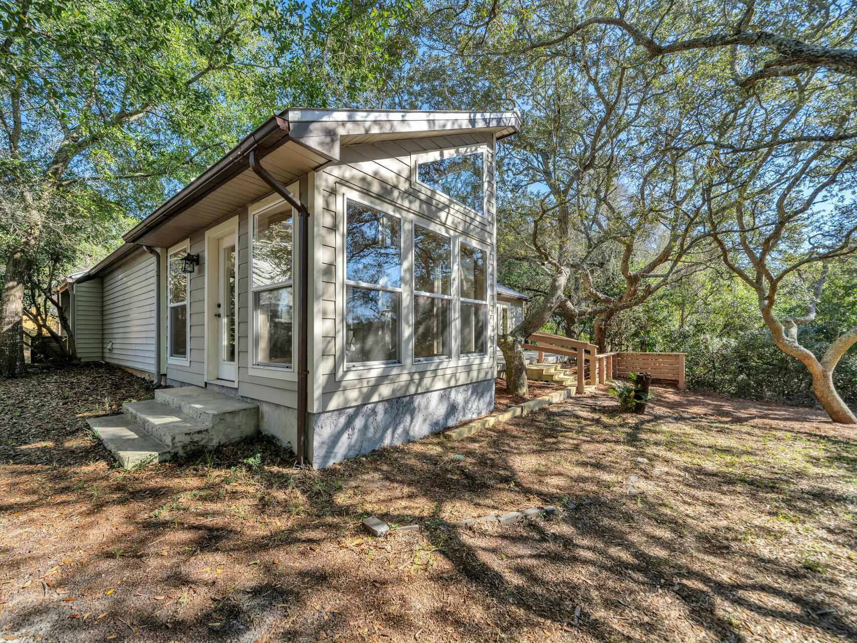808 Dawn Lane