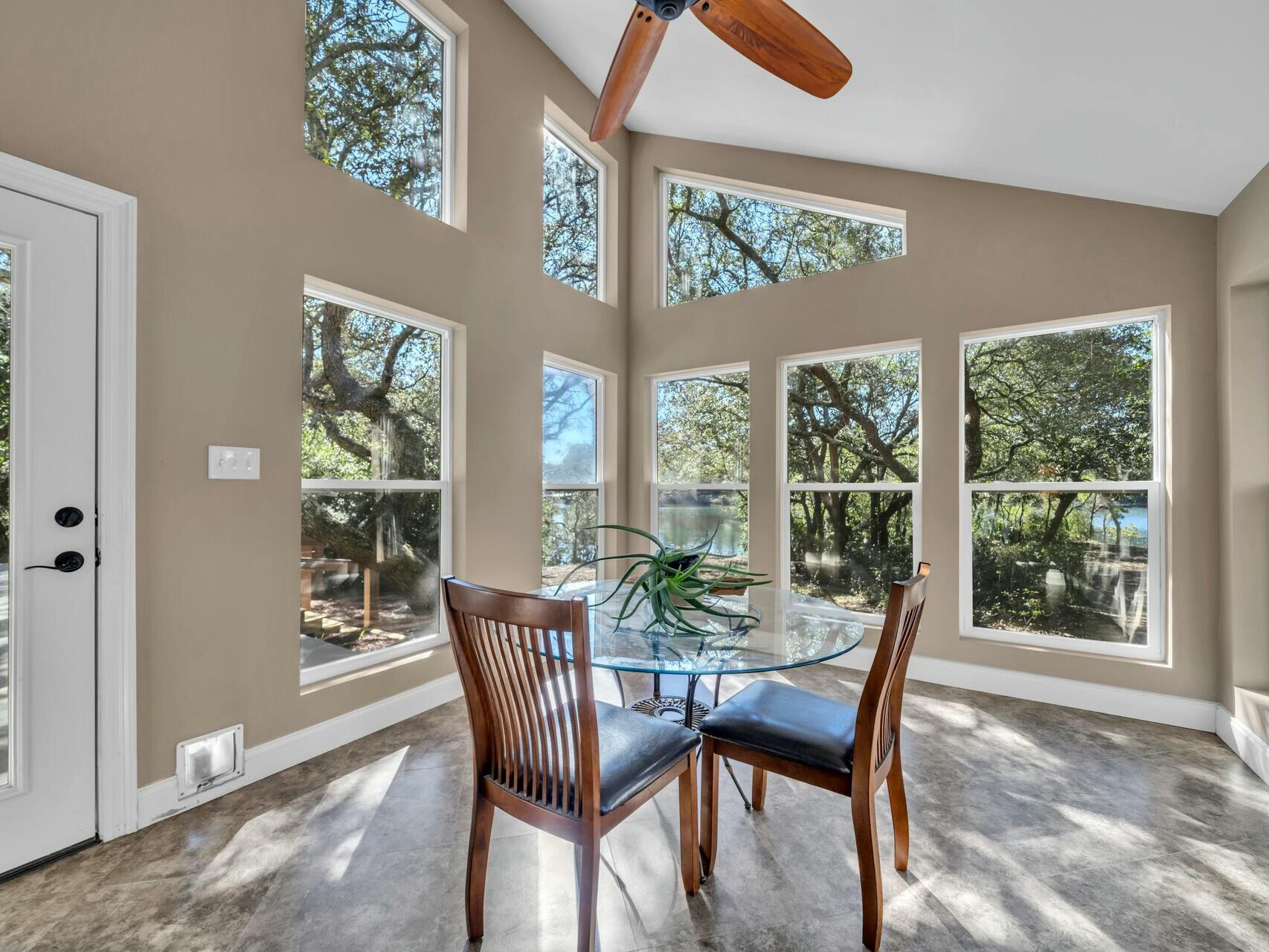 808 Dawn Lane