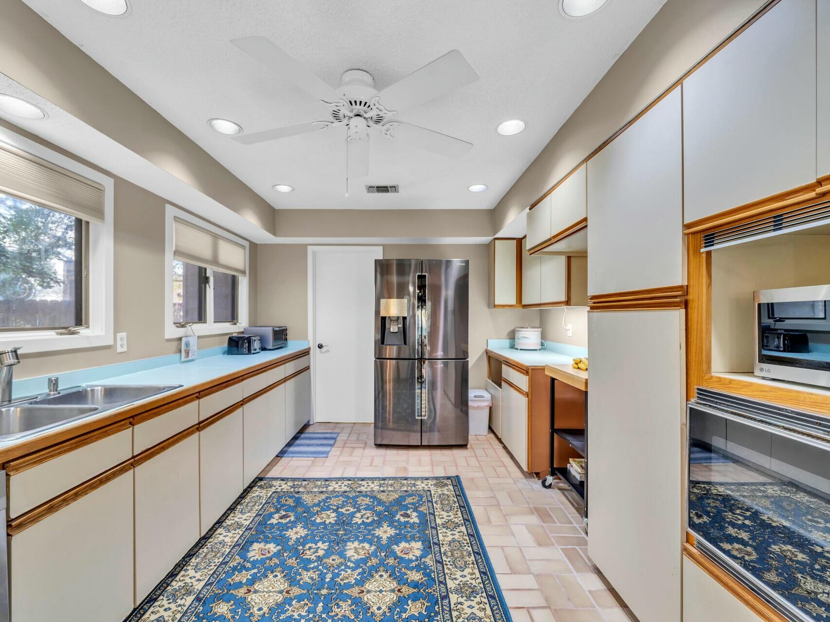 808 Dawn Lane
