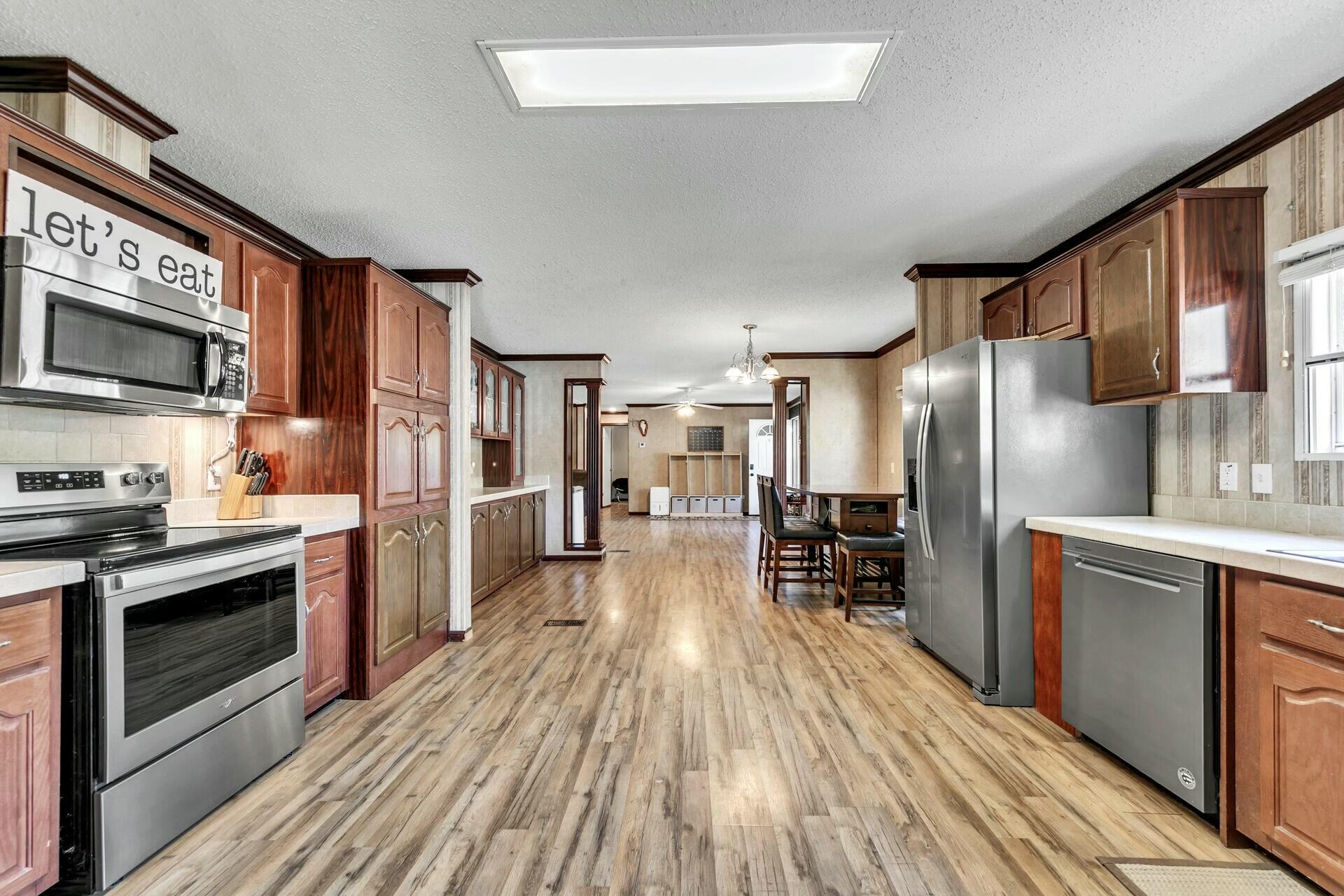 64 Creekside Waterview Court