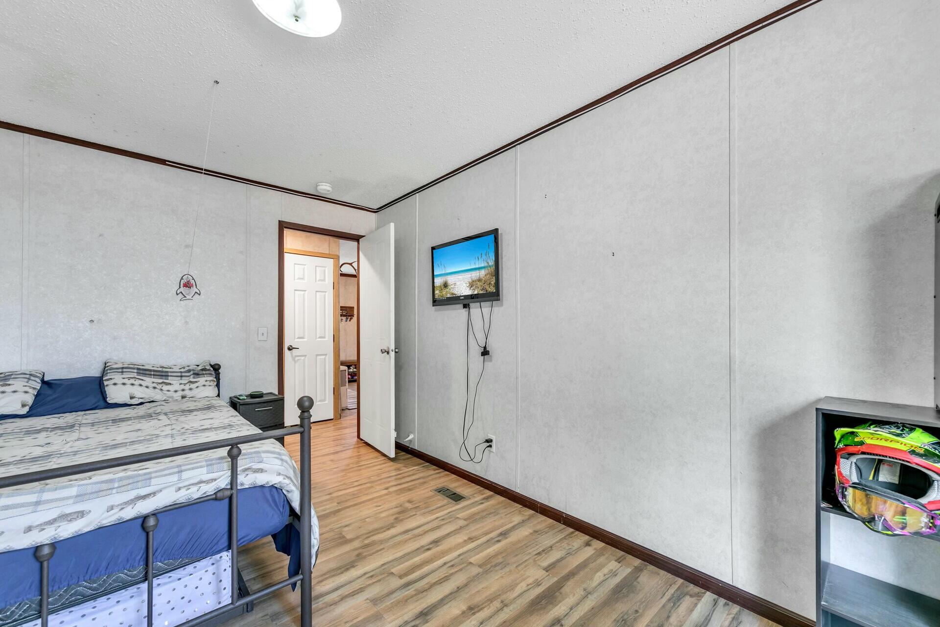 64 Creekside Waterview Court