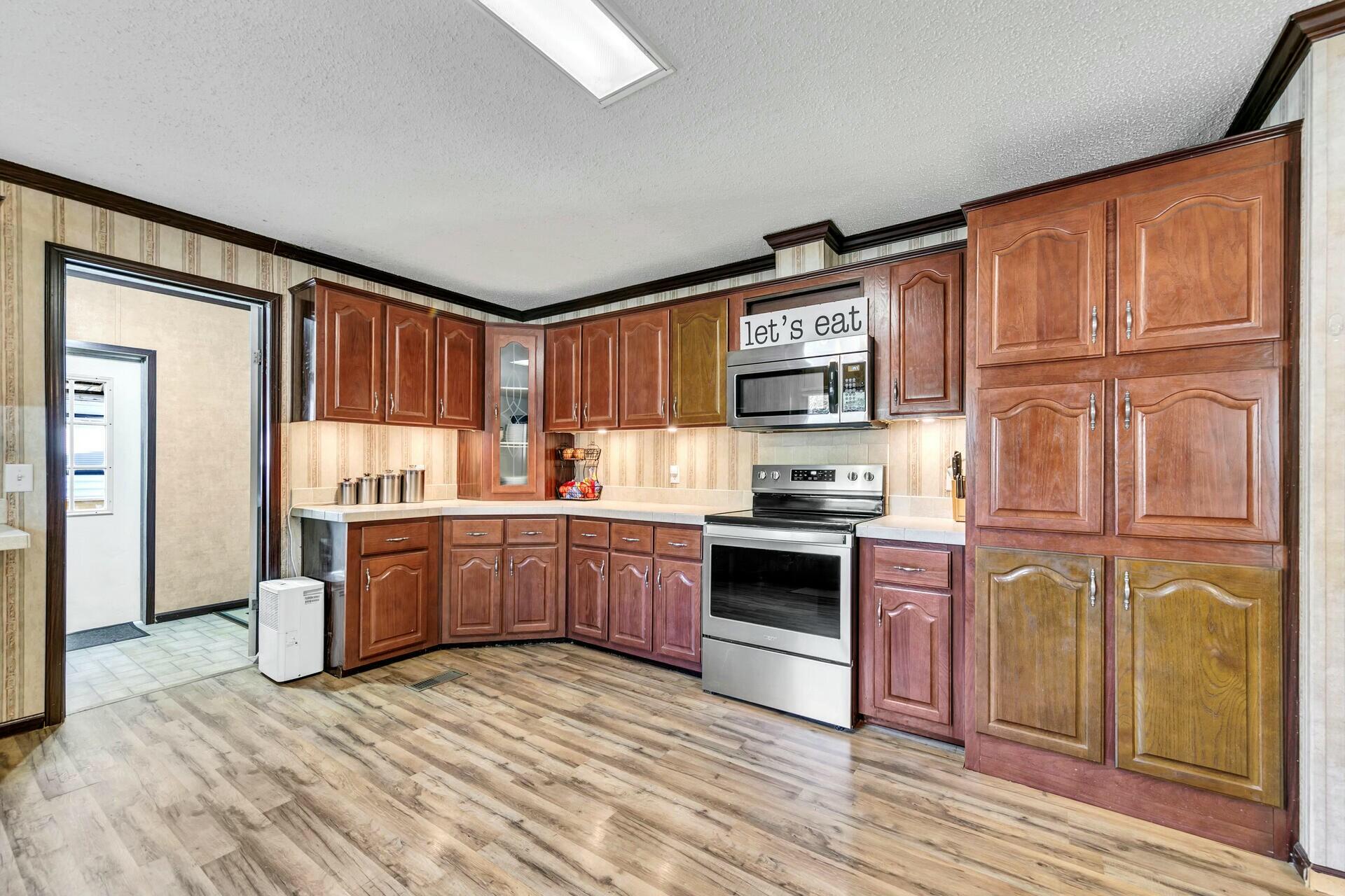 64 Creekside Waterview Court
