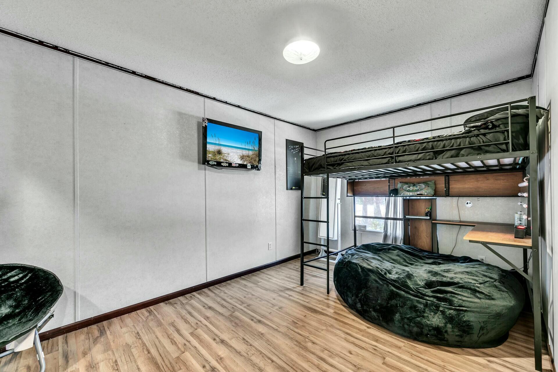 64 Creekside Waterview Court