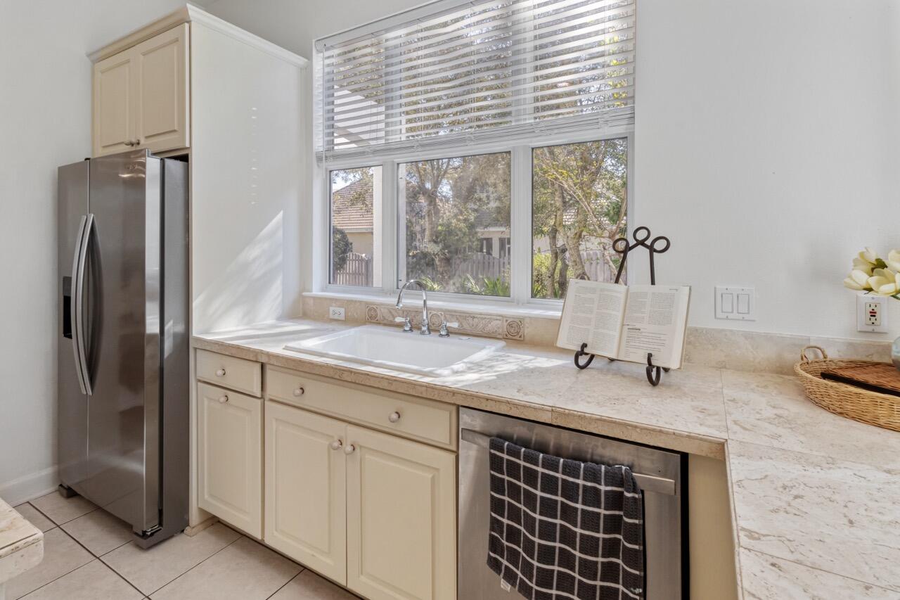 4633 Paradise Isles Isle