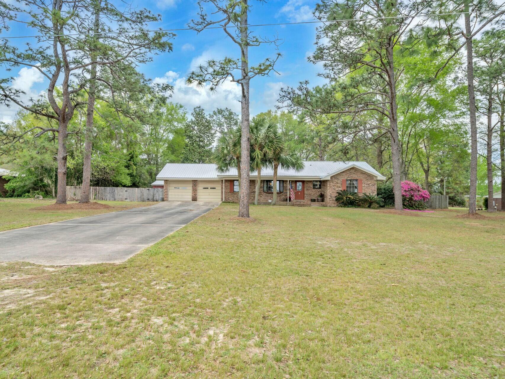 503 Ten Lake Drive, DeFuniak Springs